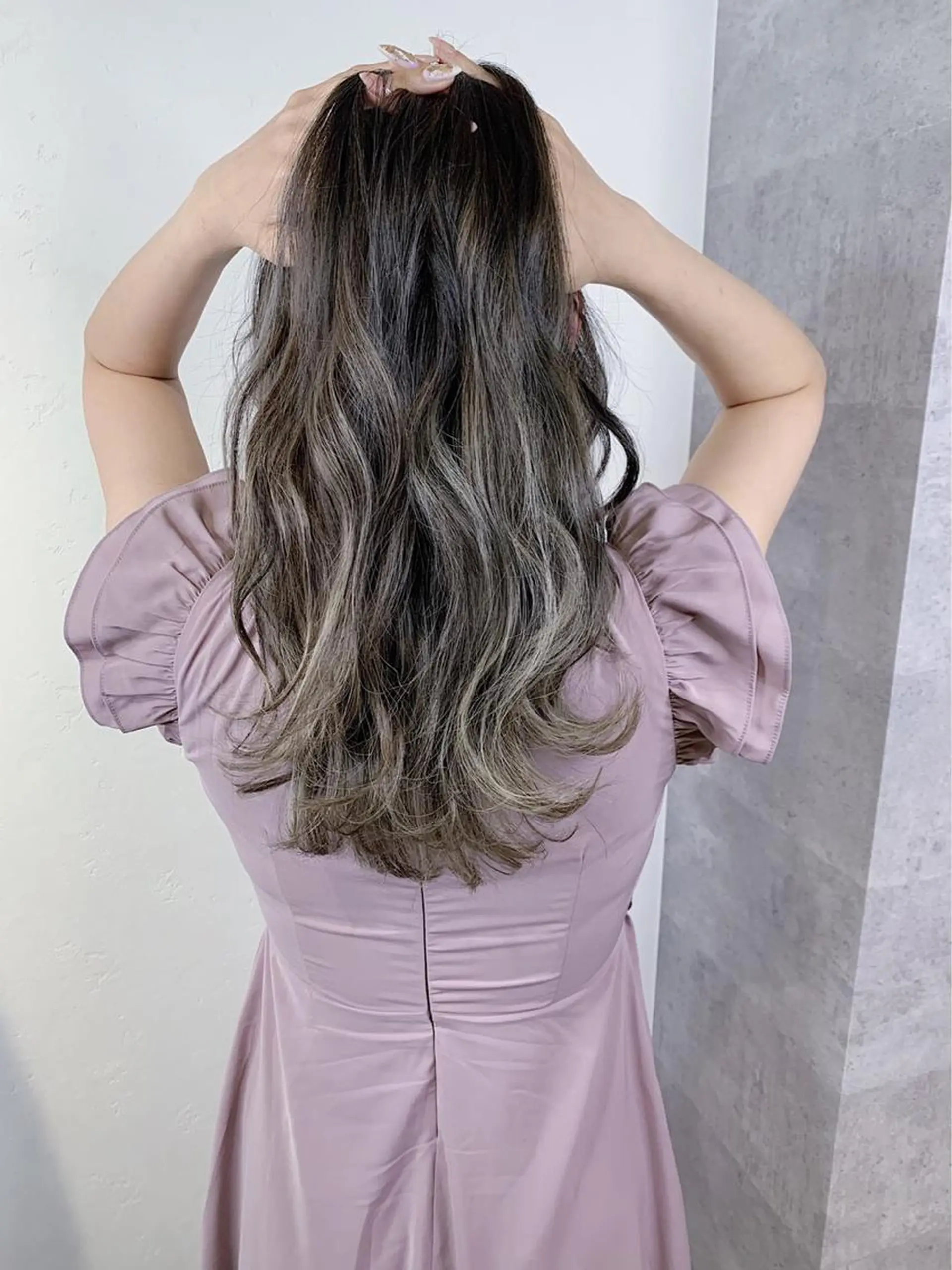 ロング カラー アディクシーカラー グラデーションカラー メッシュ _WHITE 難波本店のヘアスタイル