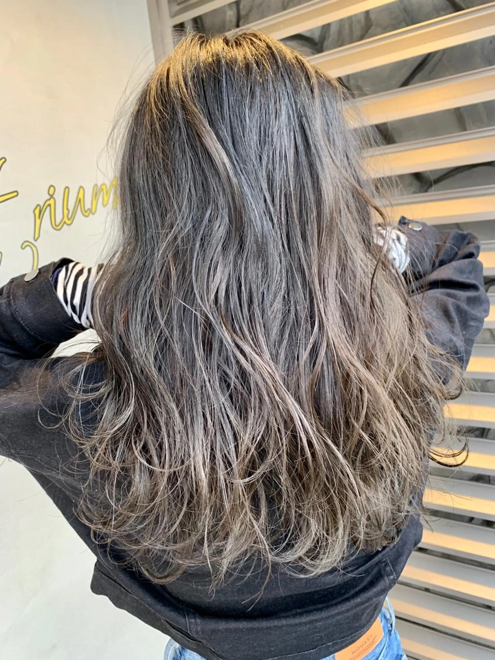 ミディアム ハイライト ROBBY HIMERIのヘアスタイル