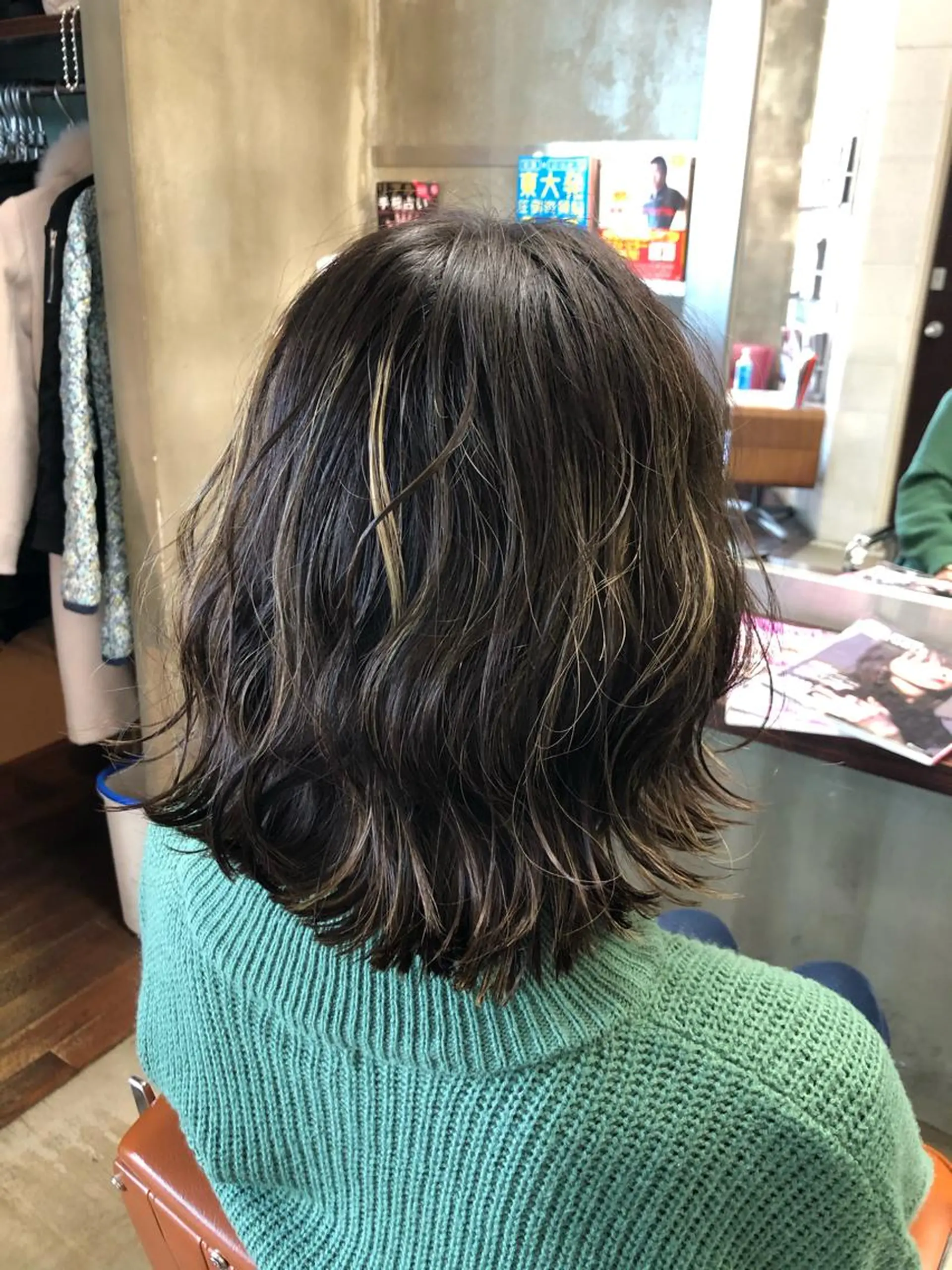 ミディアム カラー ハイライトカラー ハイライト 外ハネヘア カット ヘアカラー ROBOT   PLUS所属・大野 悠平のヘアスタイル