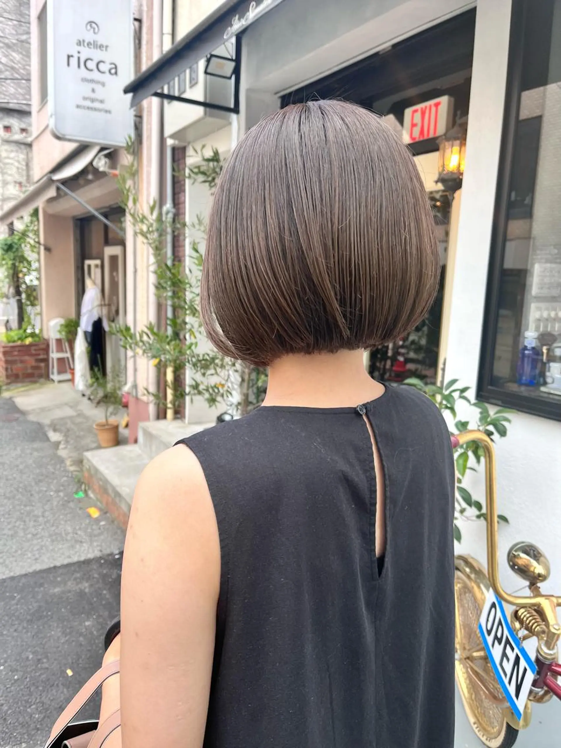 ショート カラー グレージュ モカグレージュ ボブ SALOWIN神戸三宮店所属・【美髪を叶える】中谷 彰宏（アキ)のヘアスタイル