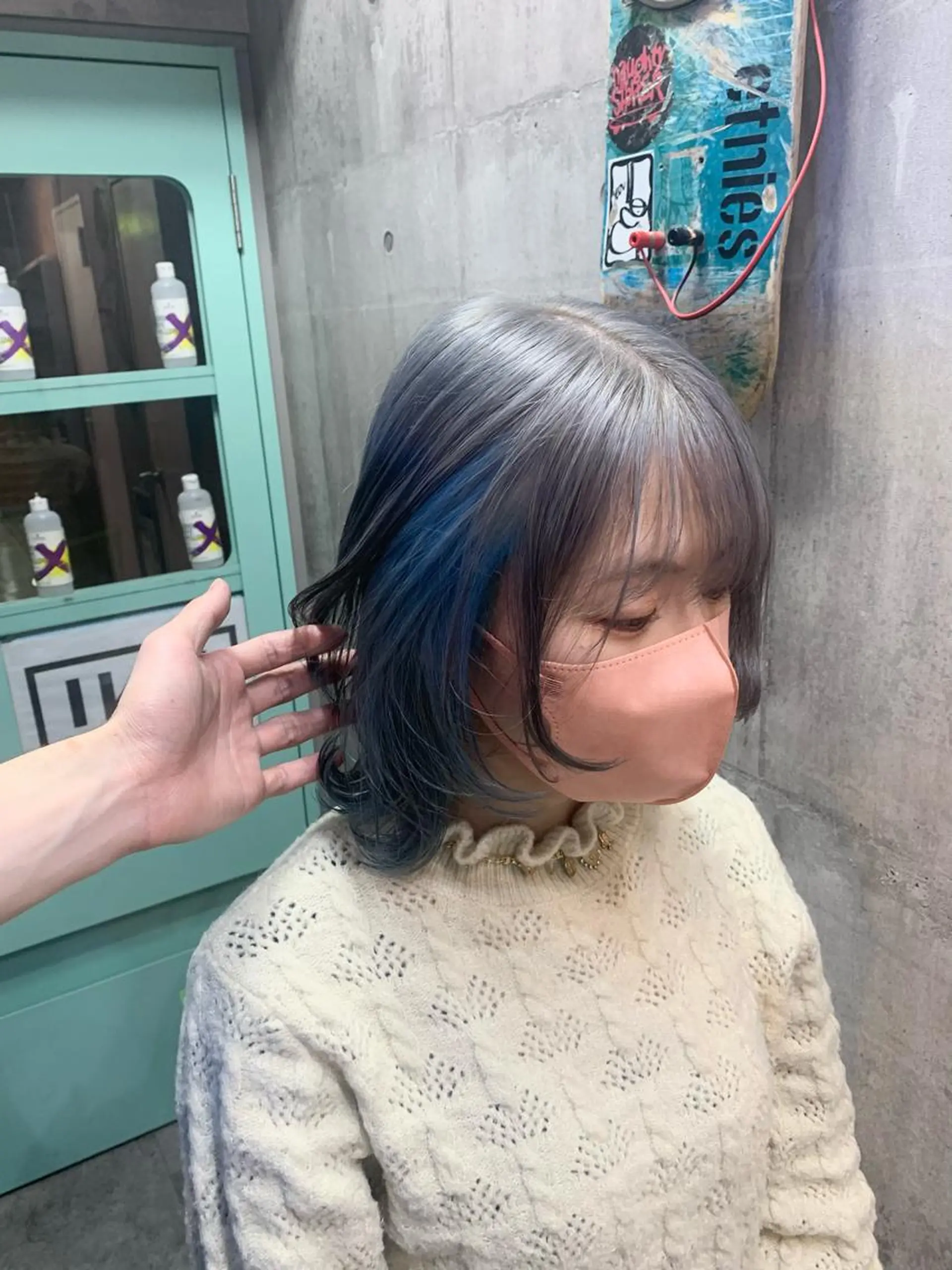 ミディアム カラー アクアカラー ブルーカラー シルバー ヘアカラー トリートメント ハイトーン/メンズ/ ウルフ特化 小松のヘアスタイル