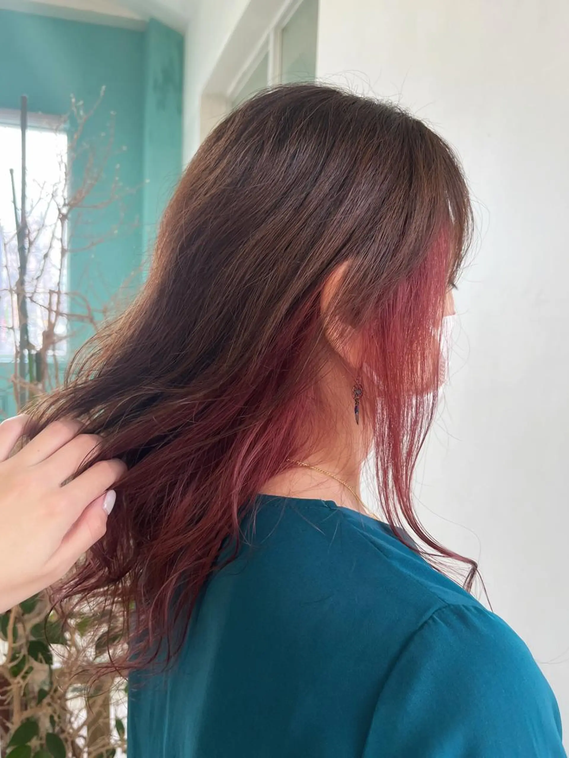 セミロング カラー レッドカラー 艶髪 富永　美玖のヘアスタイル