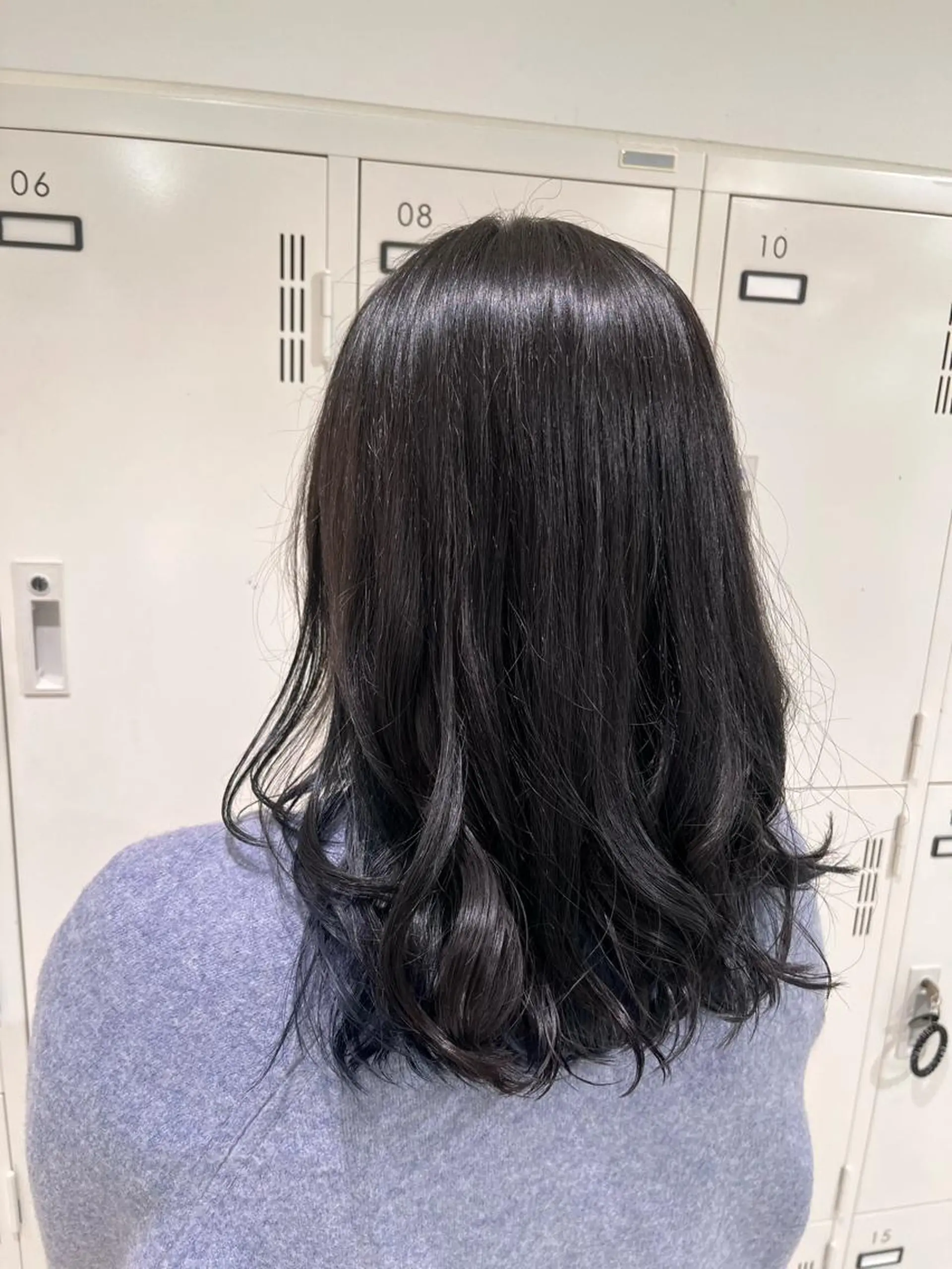 ミディアム カラー 黒髪 ブリーチ ブルーカラー ブルーブラック ブリーチなしカラー カット ヘアカラー トリートメント メンズ縮毛矯正🦊ハ イトーン　RYOKAのヘアスタイル