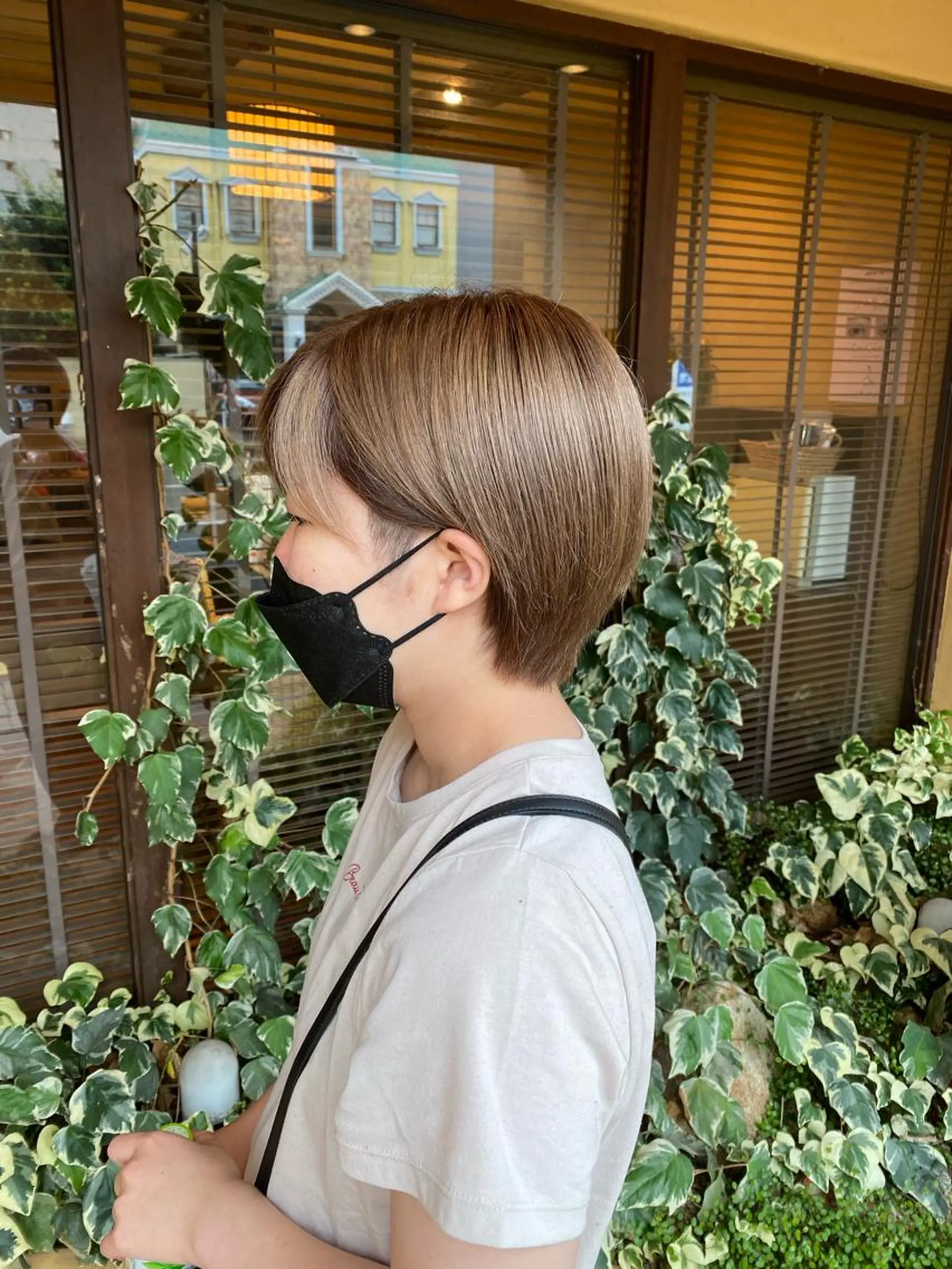 ショート カラー ベージュカラー ミルクティーベージュ アイムアネックスサラ近江八幡所属・太田 康治のヘアスタイル