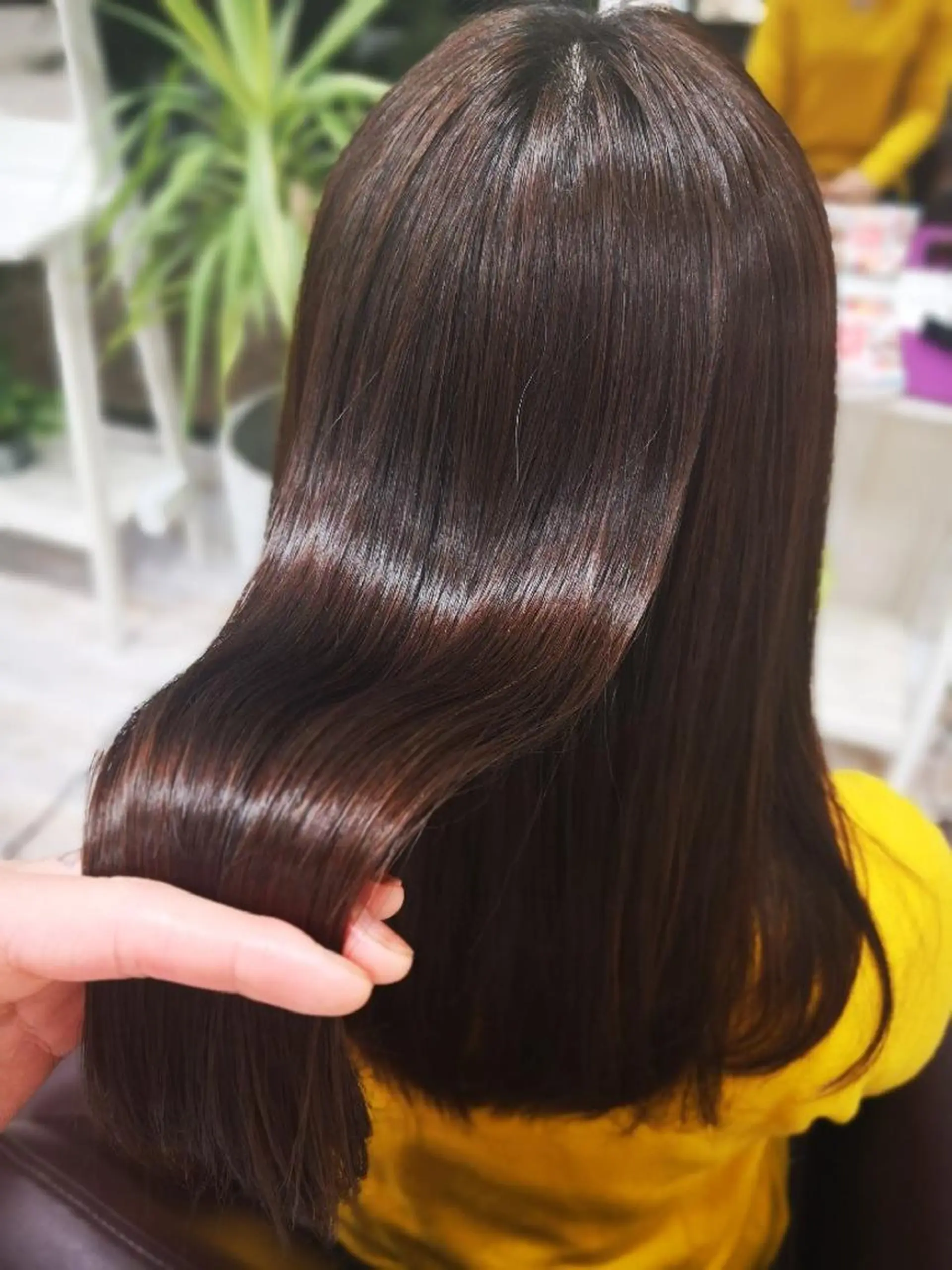 ロング Aile所属・酸性ストレート／カラ ー/山下高明のヘアスタイル