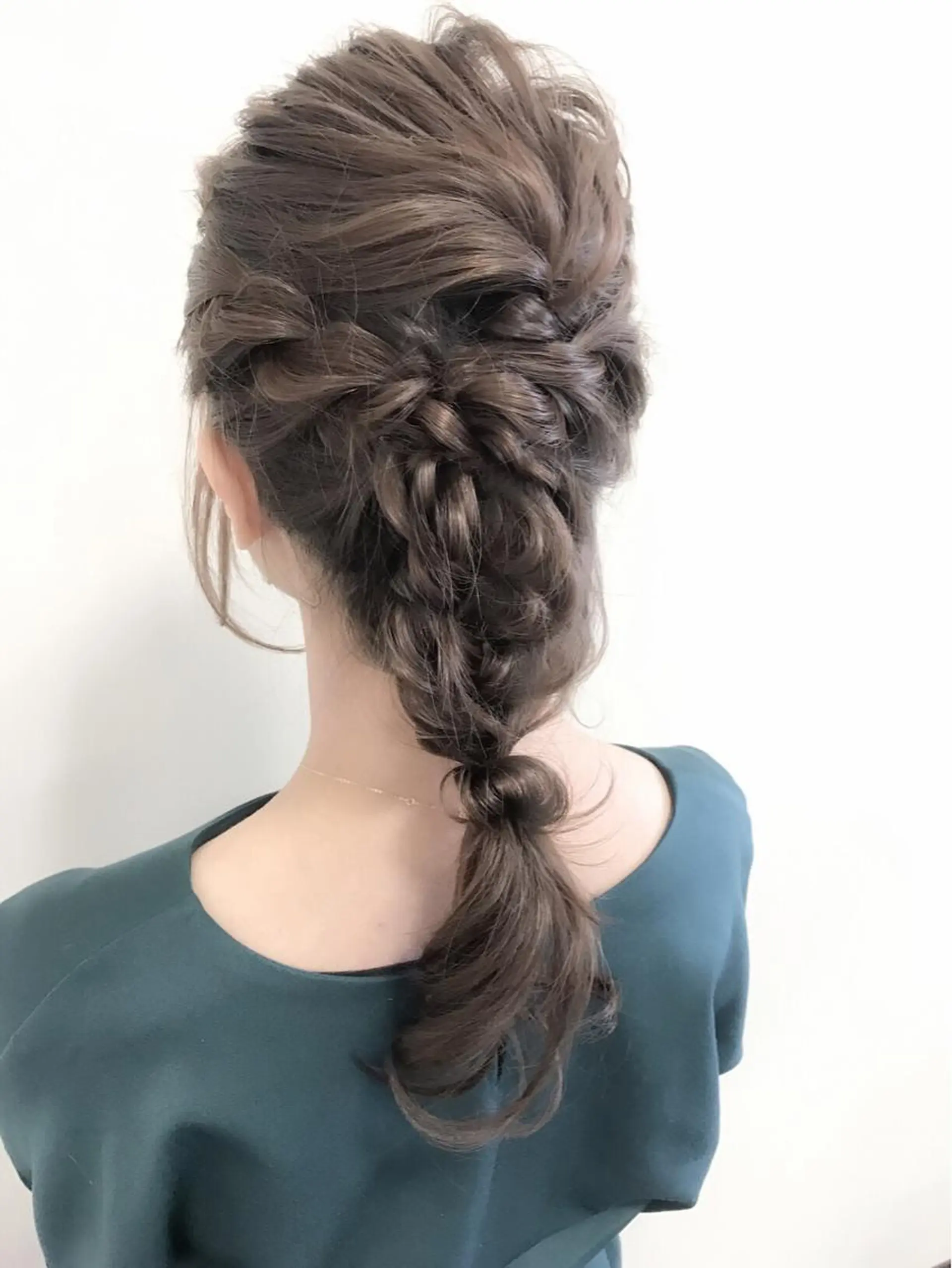 セミロング ヘアアレンジ 沢田 瞳のヘアスタイル