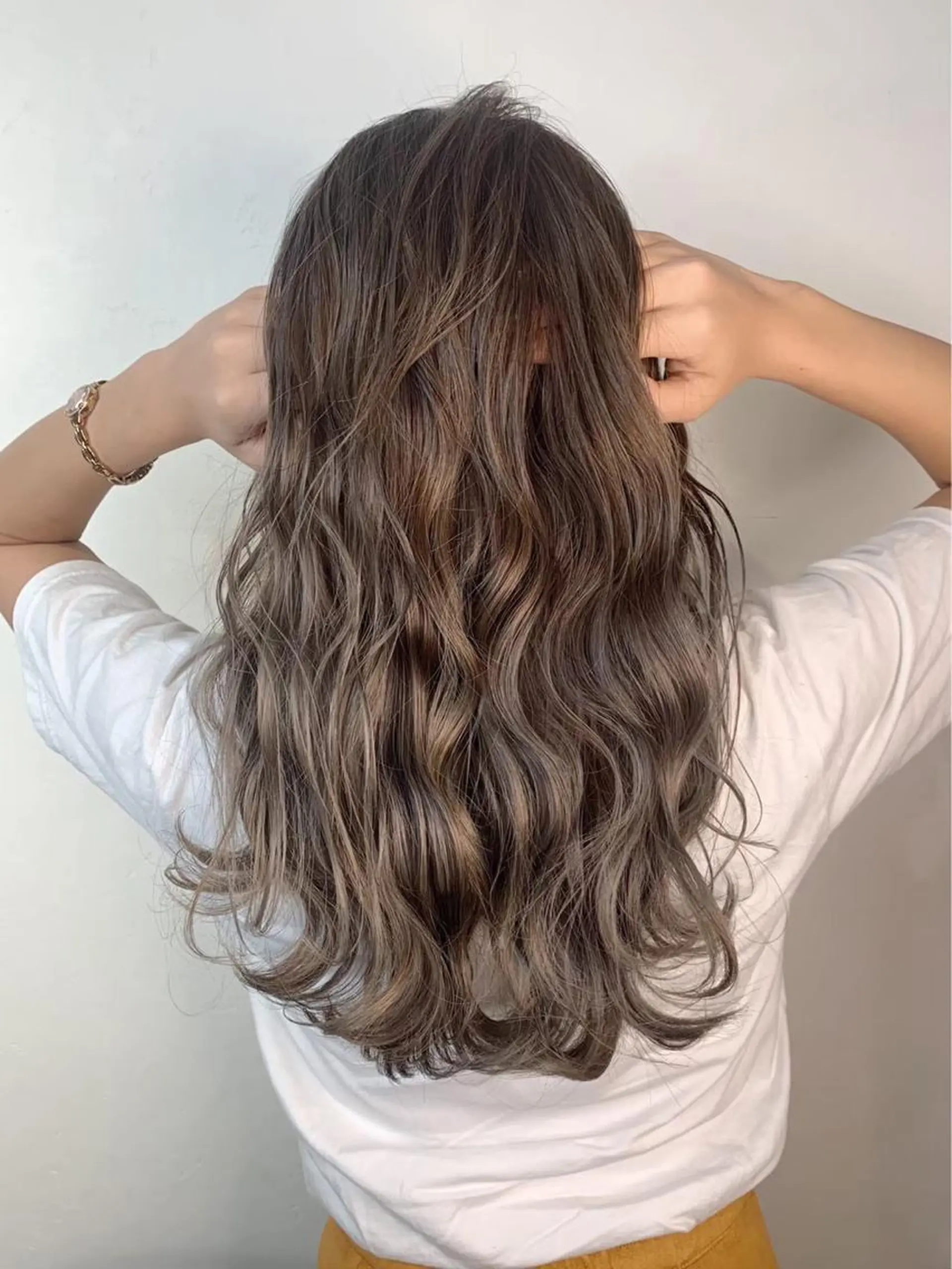 セミロング カラー _WHITE 高槻のヘアスタイル