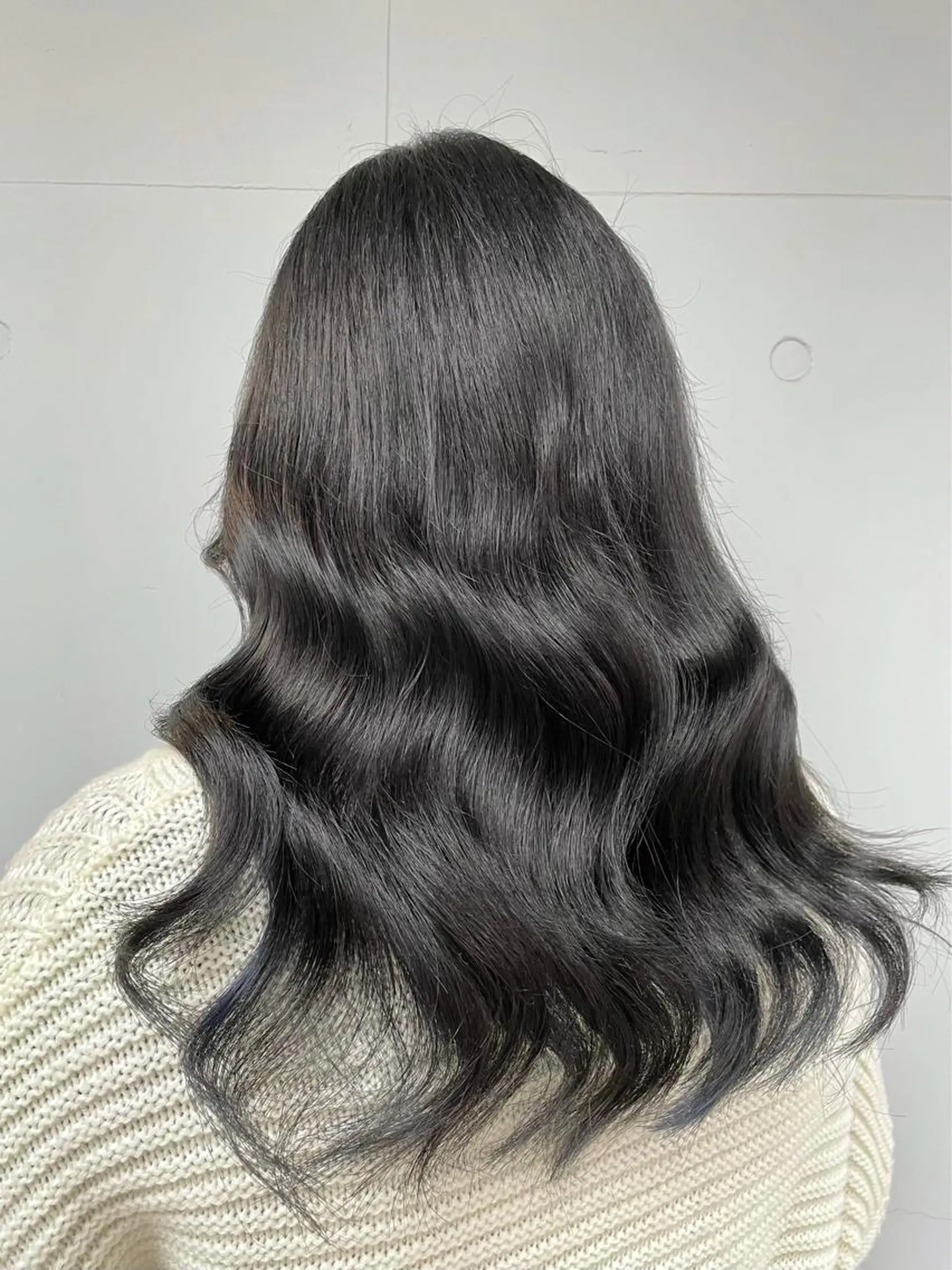 ロング カラー アディクシーカラー 黒髪 ブリーチ ブルーカラー ブルーブラック ヘアカラー トリートメント もにか🌞原宿/渋谷 🌝ブリーチカラーのヘアスタイル
