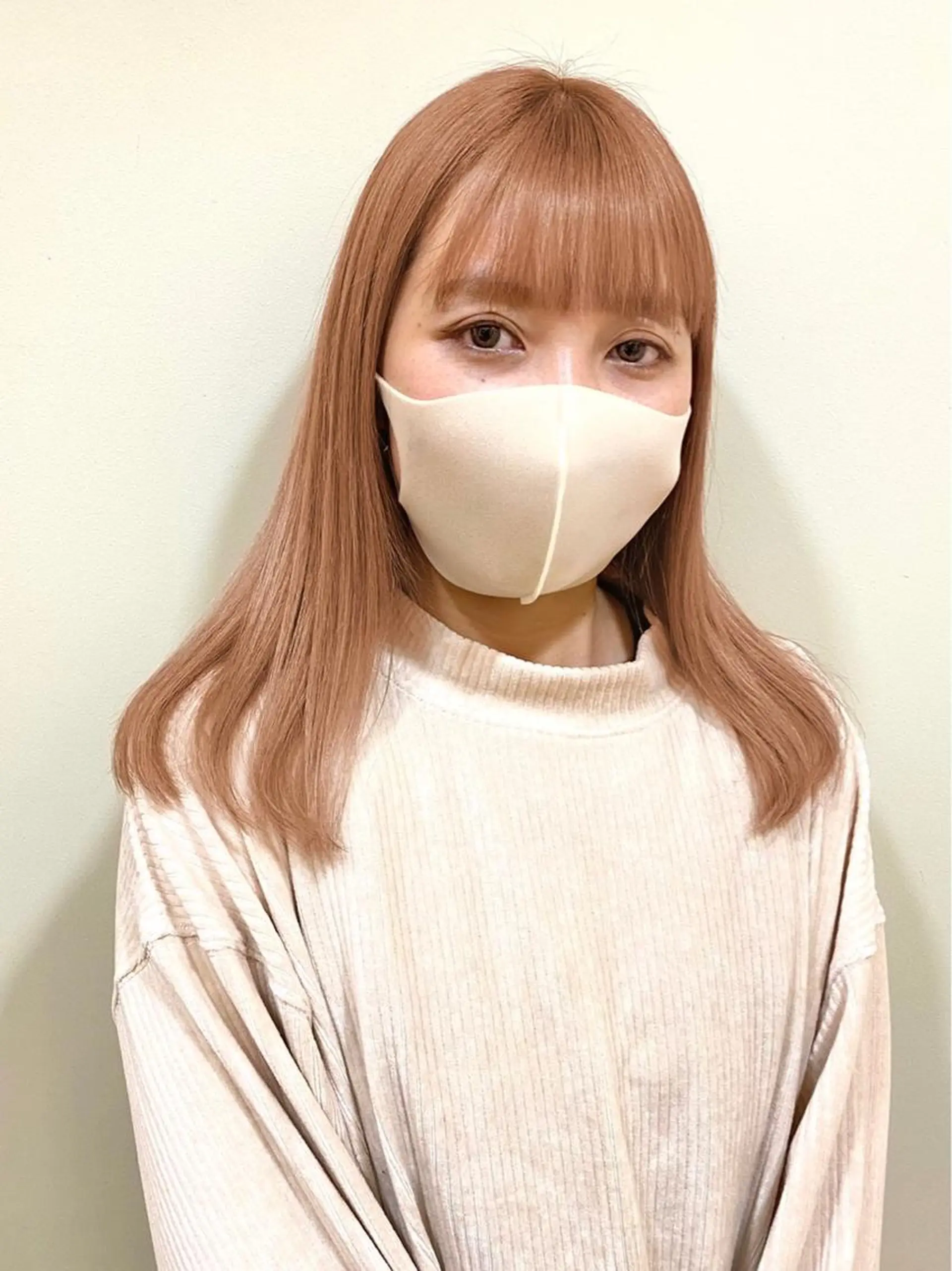 セミロング カラー ピンクカラー ANNA /艶髪/ハイトーンのヘアスタイル