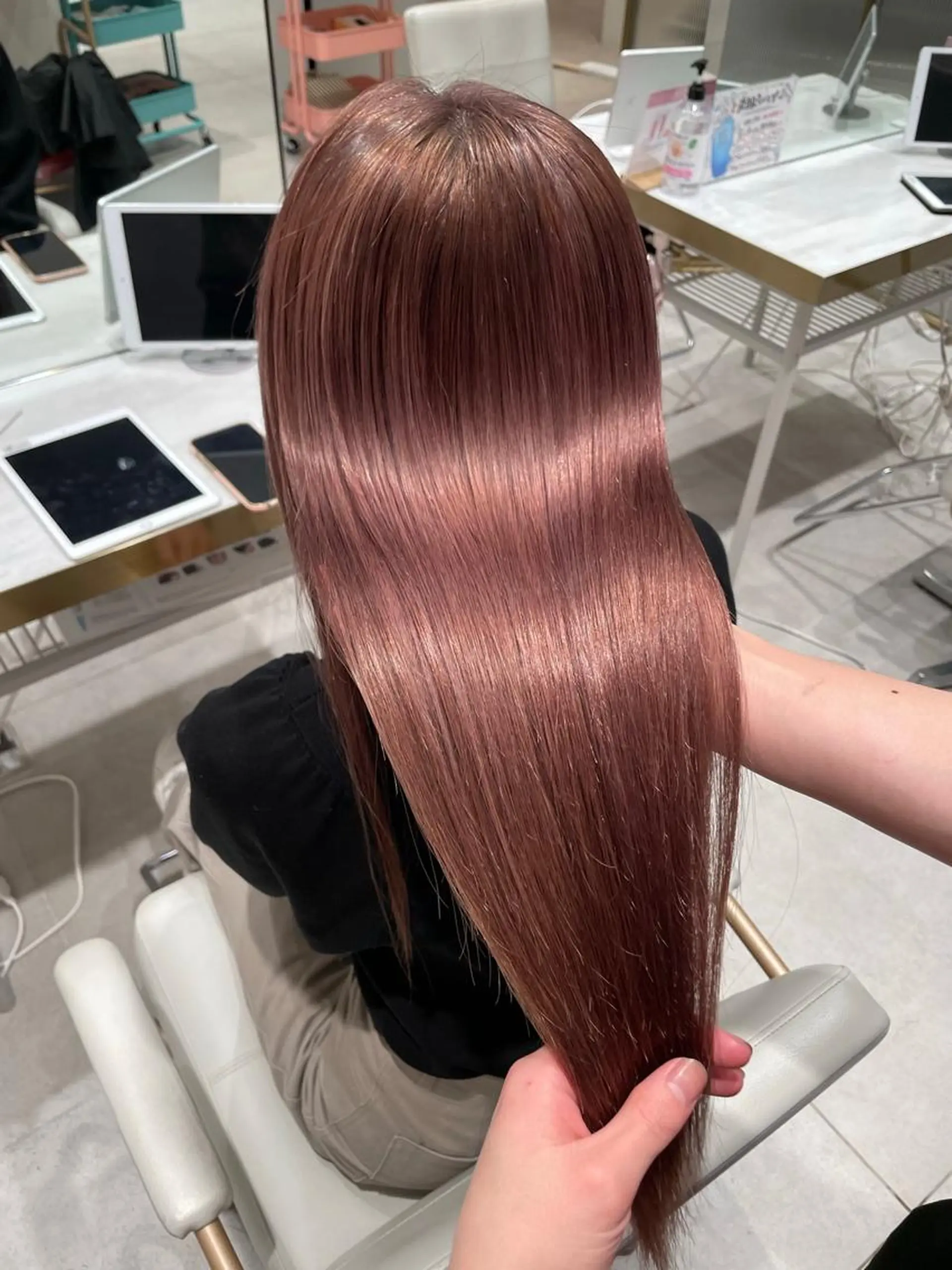 カラー ベージュカラー ブリーチ ピンクカラー ピンクベージュ ヘアカラー トリートメント ヘアセット レイヤー専門家 ダブルカラー修のヘアスタイル