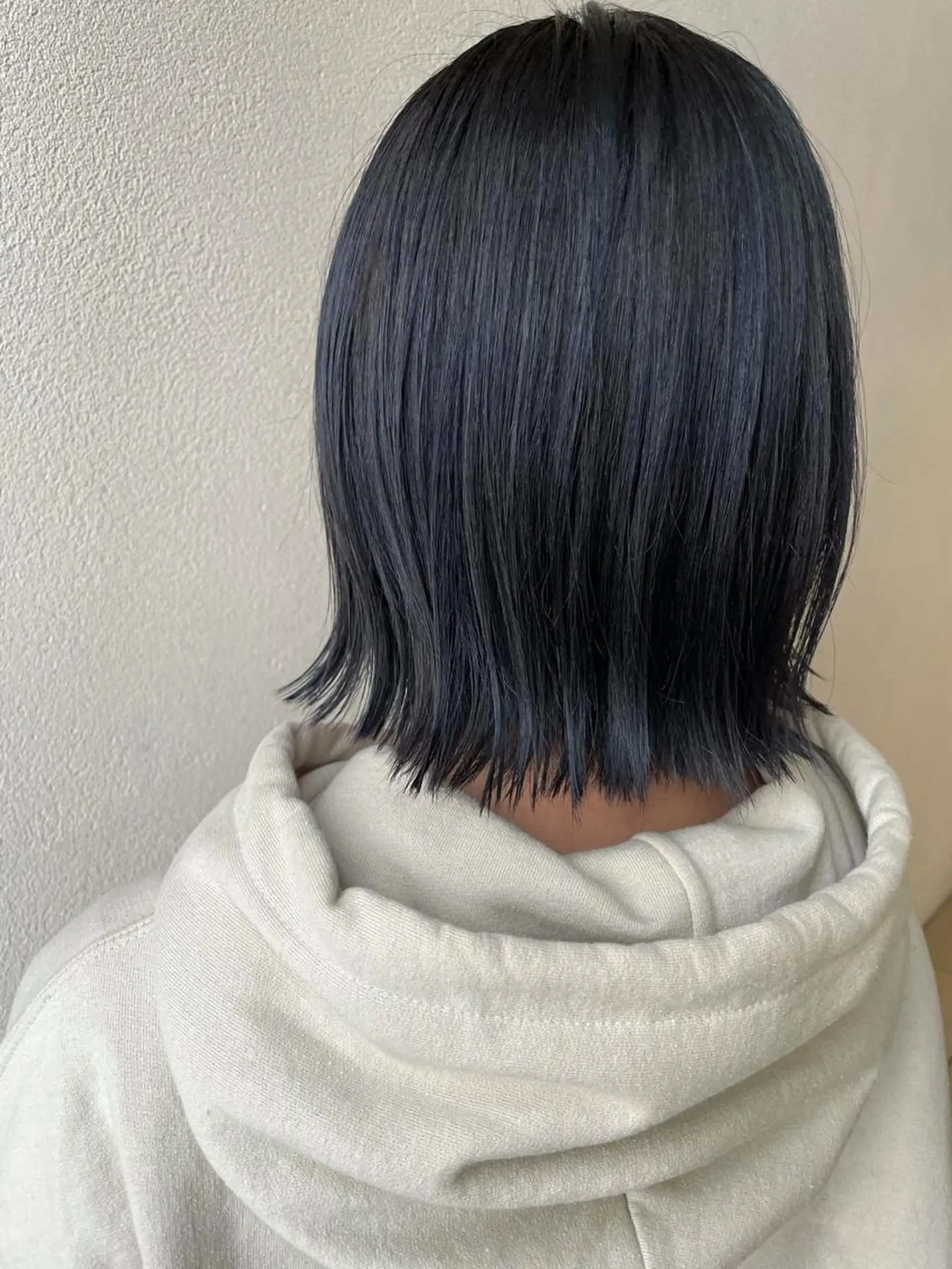 ミディアム カラー ブリーチ ネイビーカラー ヘアカラー 沢田 瞳のヘアスタイル