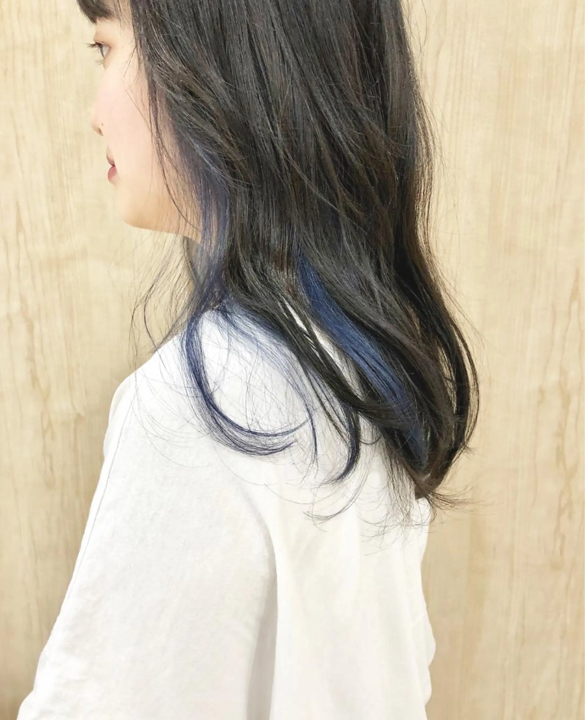 セミロング カラー ブルーカラー インナーカラー 岩田 萌那のヘアスタイル
