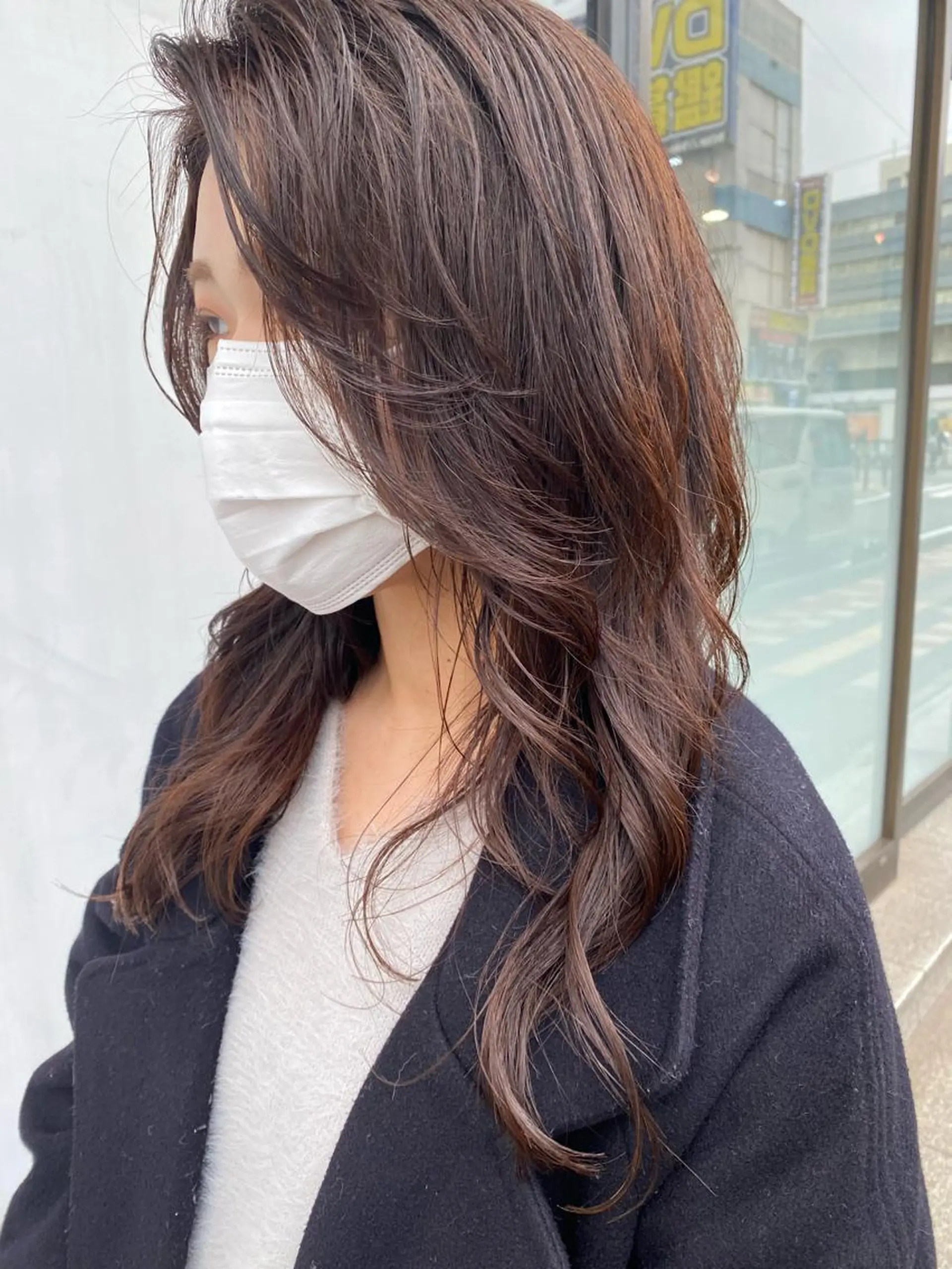 セミロング 小林 朋花のヘアスタイル