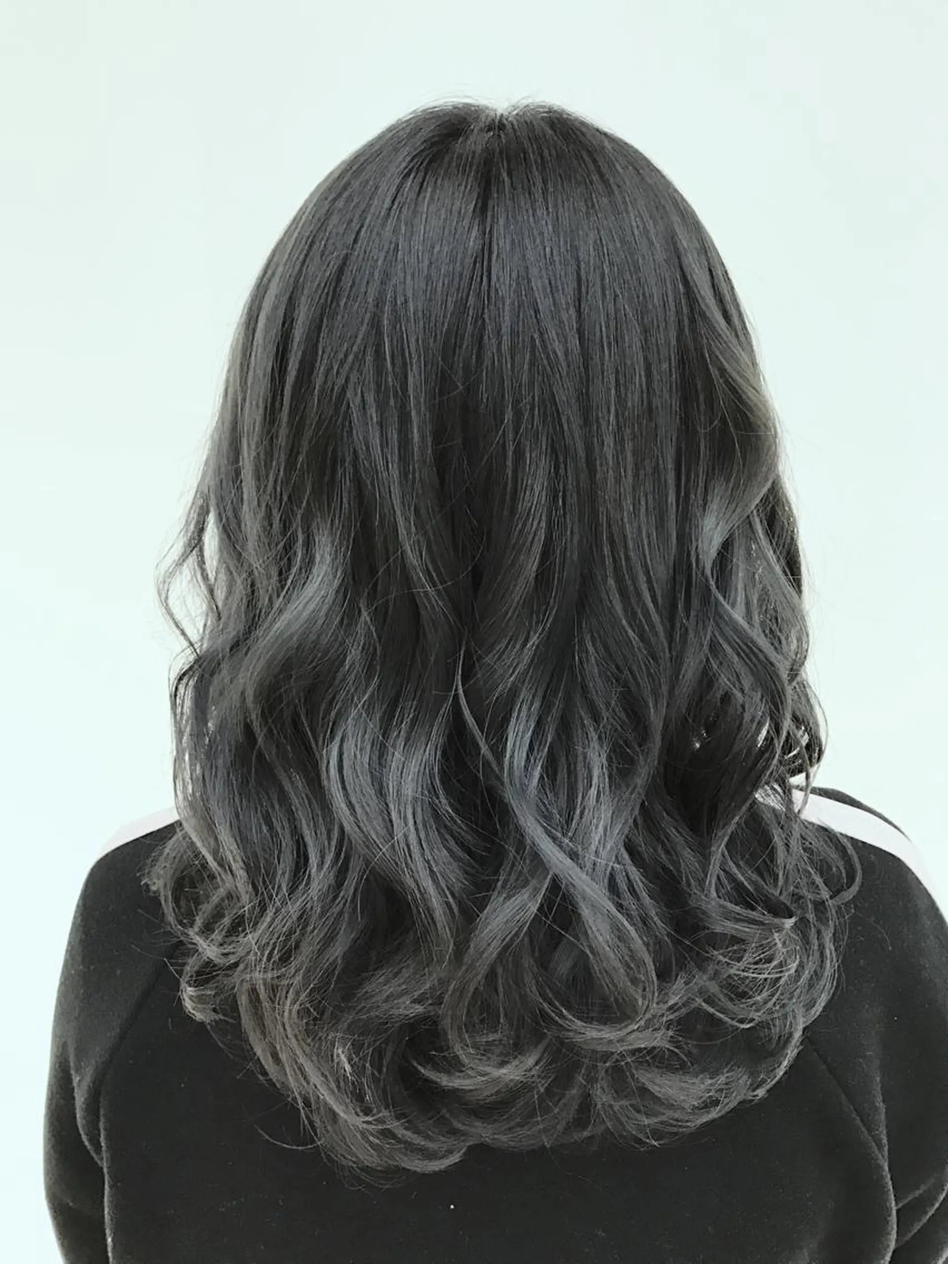 ロング カラー アッシュ ブリーチ ブルーカラー ブルーアッシュ Lee枚方所属・今里 弘樹のヘアスタイル