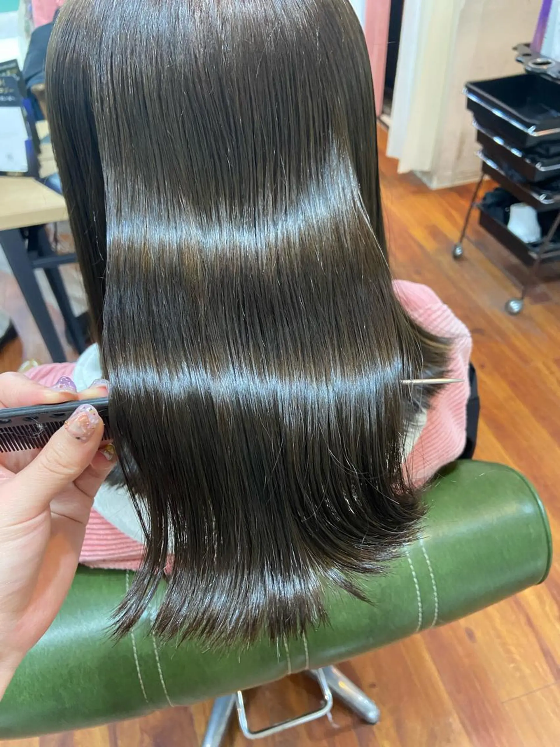 ミディアム カラー グレージュ オリーブグレージュ オリーブグレー 髪質改善 トリートメント カット ヘアカラー トリートメント 伏見稲荷/髪質改善/ ブリーチ/西川奈穂のヘアスタイル