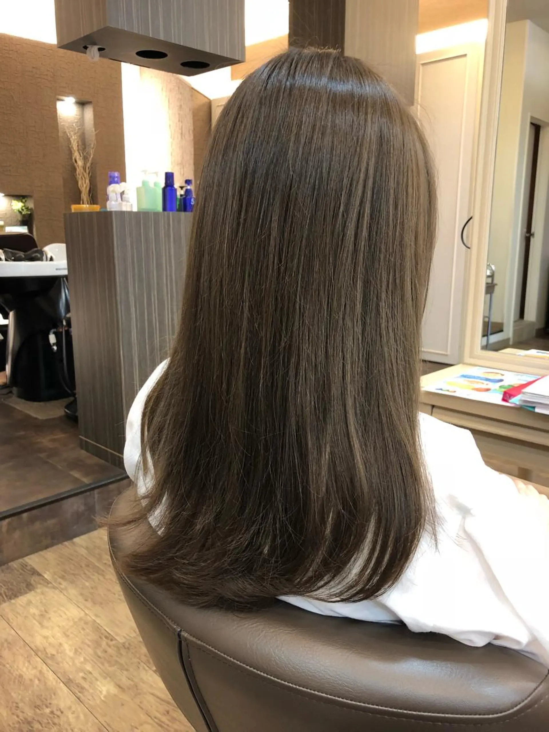セミロング カラー グレージュ カーキグレージュ ヘアカラー 尚平 髪質改善 大人のデザインカラーのその他イメージ