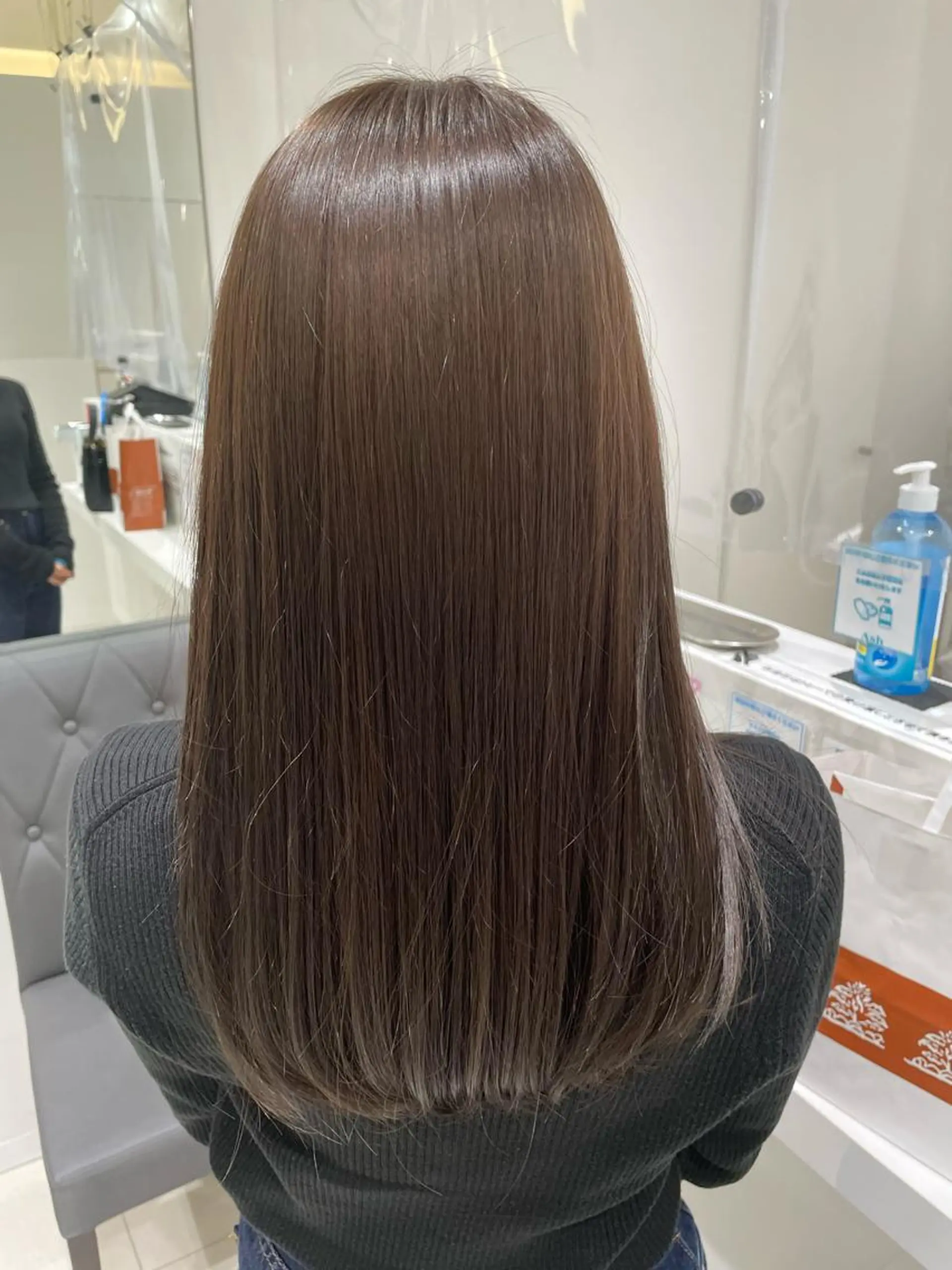 セミロング カラー 巖本 真希のヘアスタイル