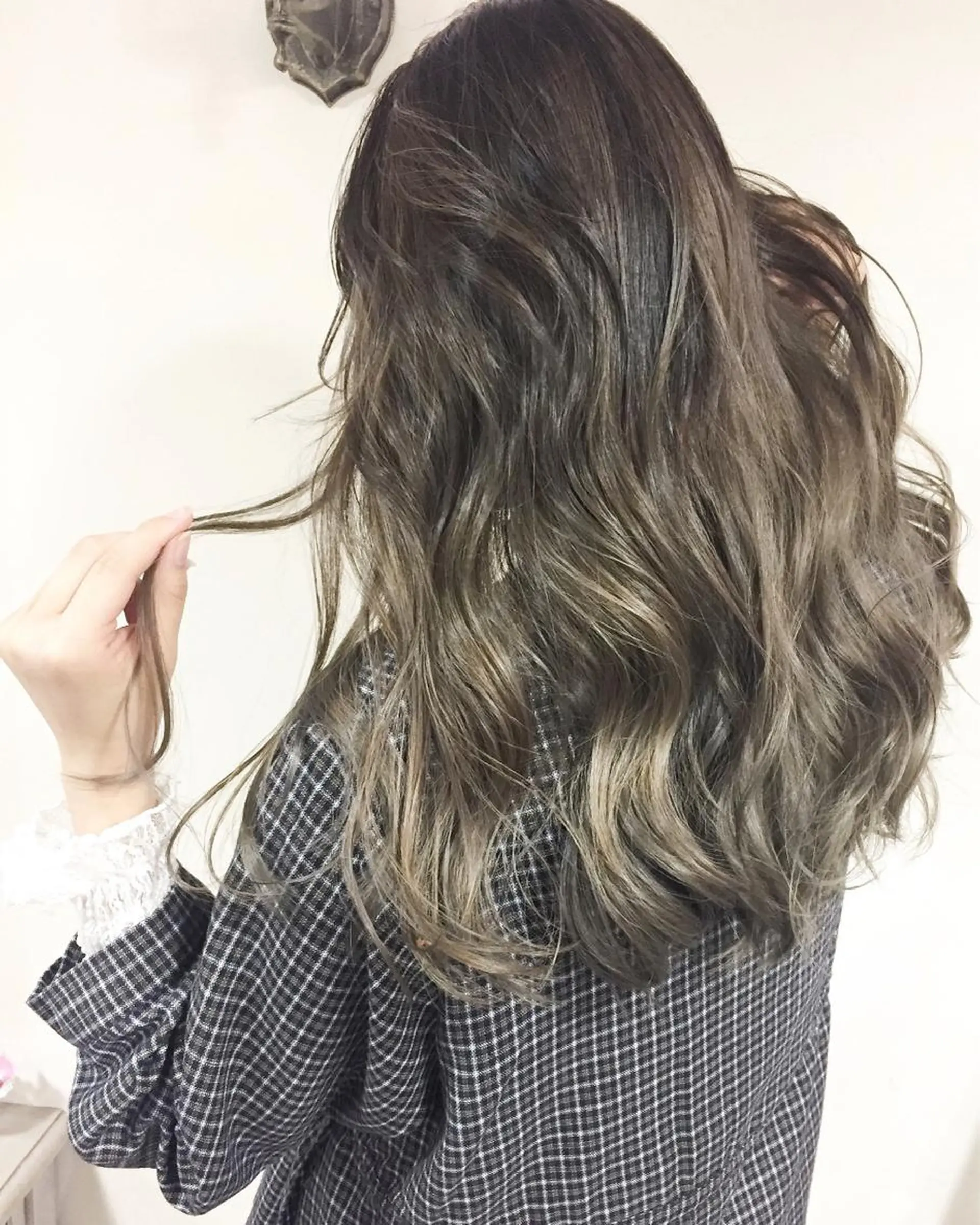 ロング ハイライト 髪質改善 縮毛矯正 トリートメント 酸熱トリートメント ヘアカラー トリートメント Elsol所属・中川 勝友のヘアスタイル