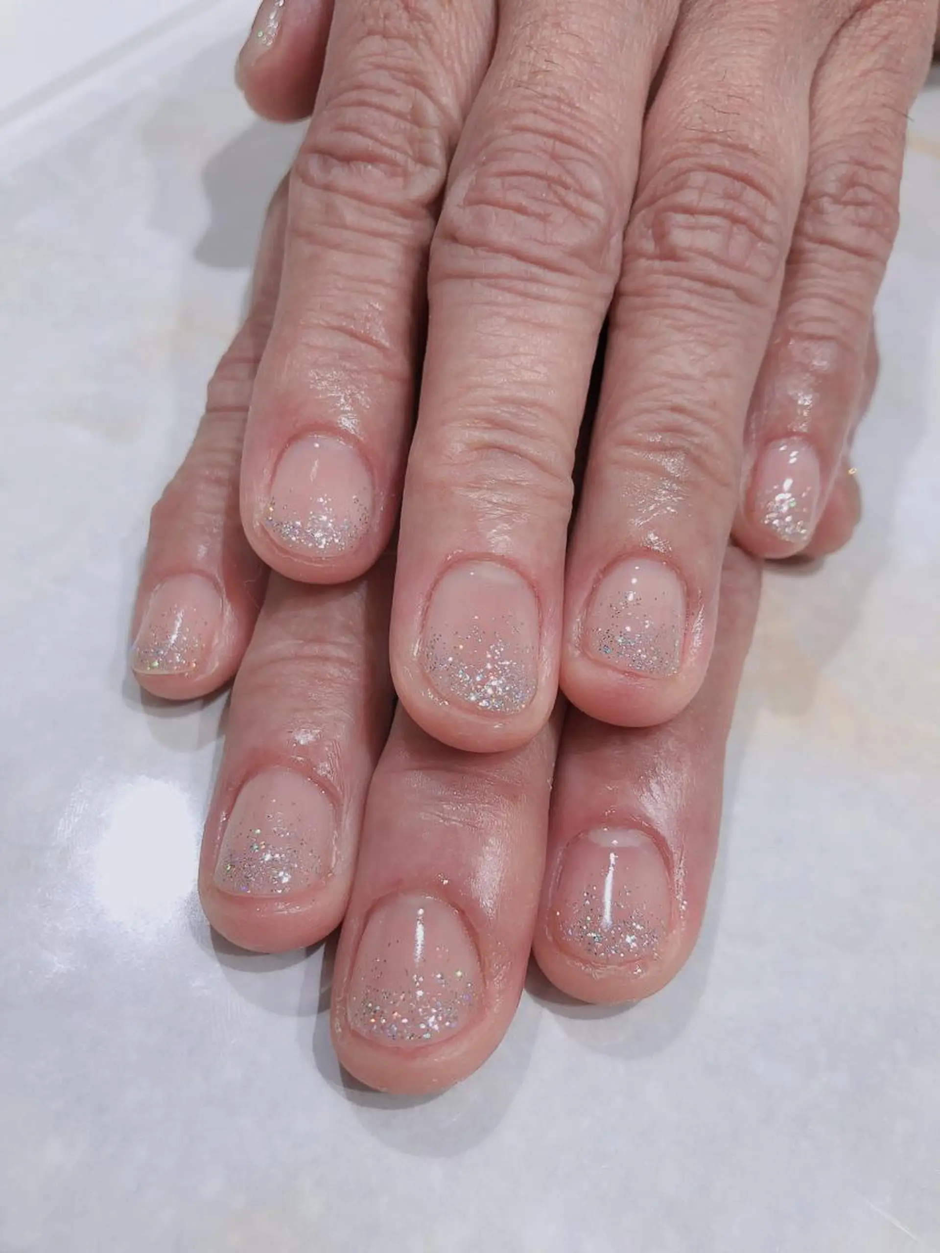 ネイル オーロラネイル ラメ(グリッター) シンプルネイル 星野 茉央のネイルデザイン