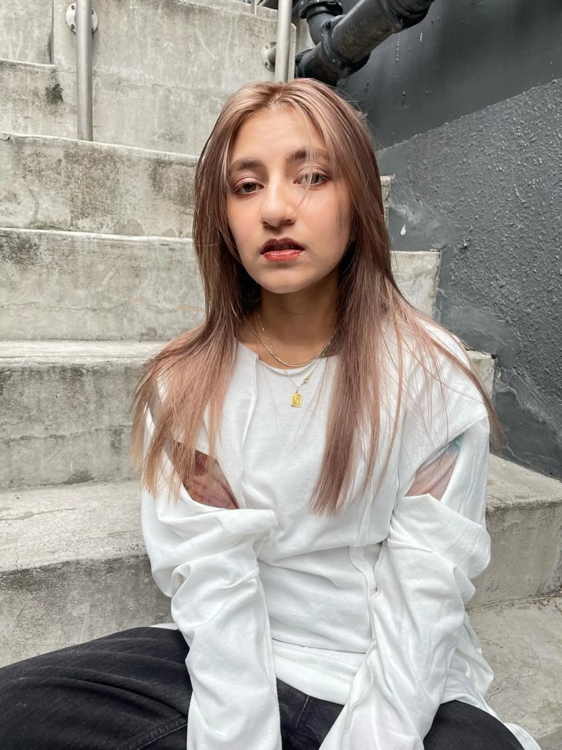 セミロング カラー パーマ ヘアアレンジ メンズ キッズ ネイル マツエク・マツパ アイブロウ メンズバレイヤージュ メンズブリーチ メンズハイライト メンズハイトーン メンズインナーカラー ヘアセット 艶ハイトーン/ヘア アレンジAYAKAのヘアスタイル