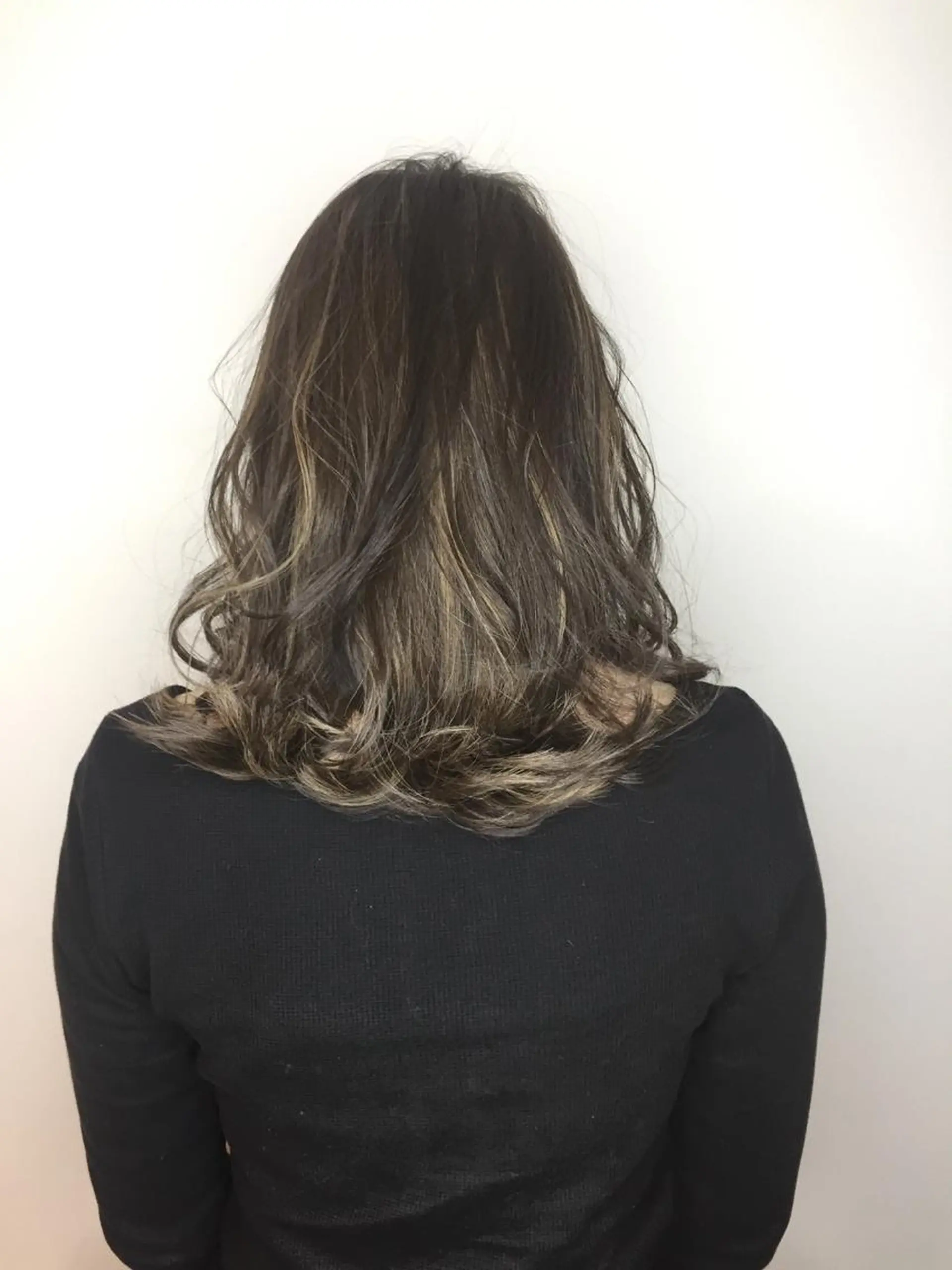 セミロング ヘアカラー to heart 十三店所属・ユ イのヘアスタイル