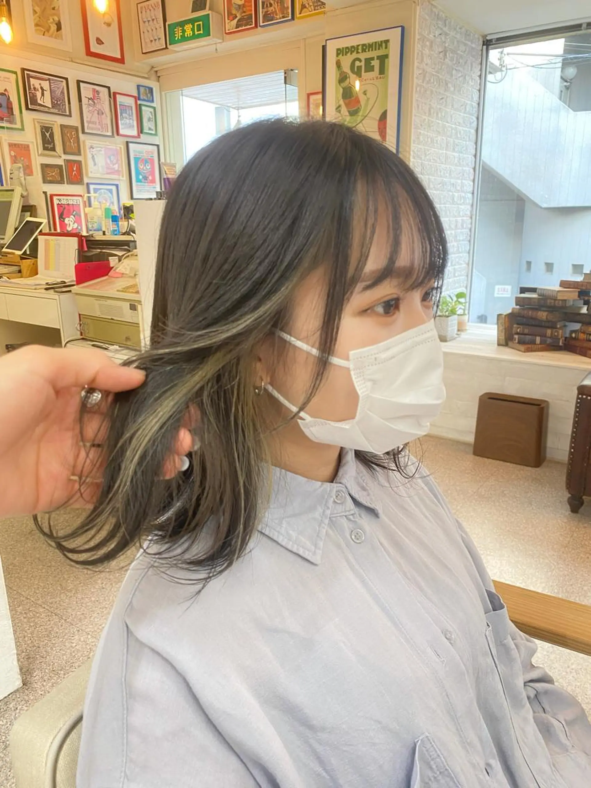 セミロング カラー ヘアカラー エクステ ハイトーン 💭黒崎ハルカのヘアスタイル