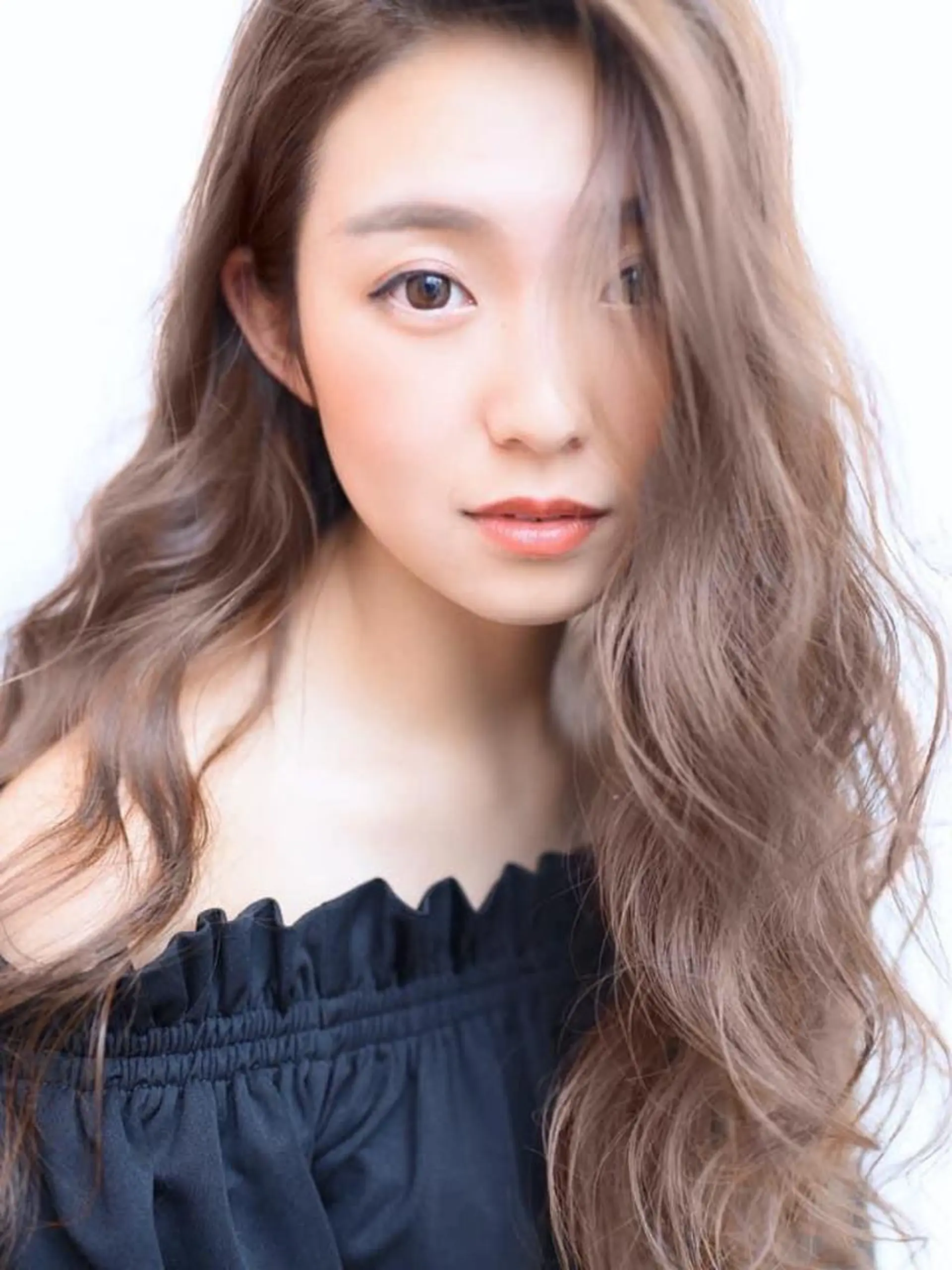 ロング 大阪ウルフカット 🐺デザインカラーのヘアスタイル