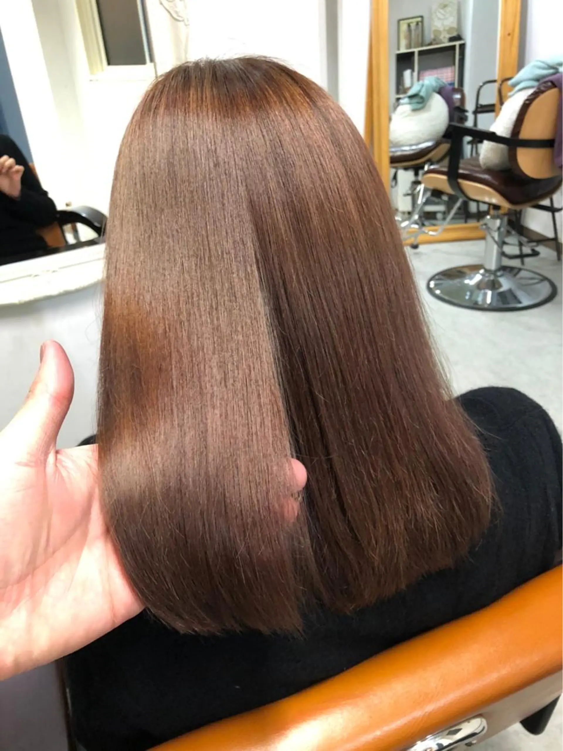 ミディアム ミルクティーベージュ outaのヘアスタイル