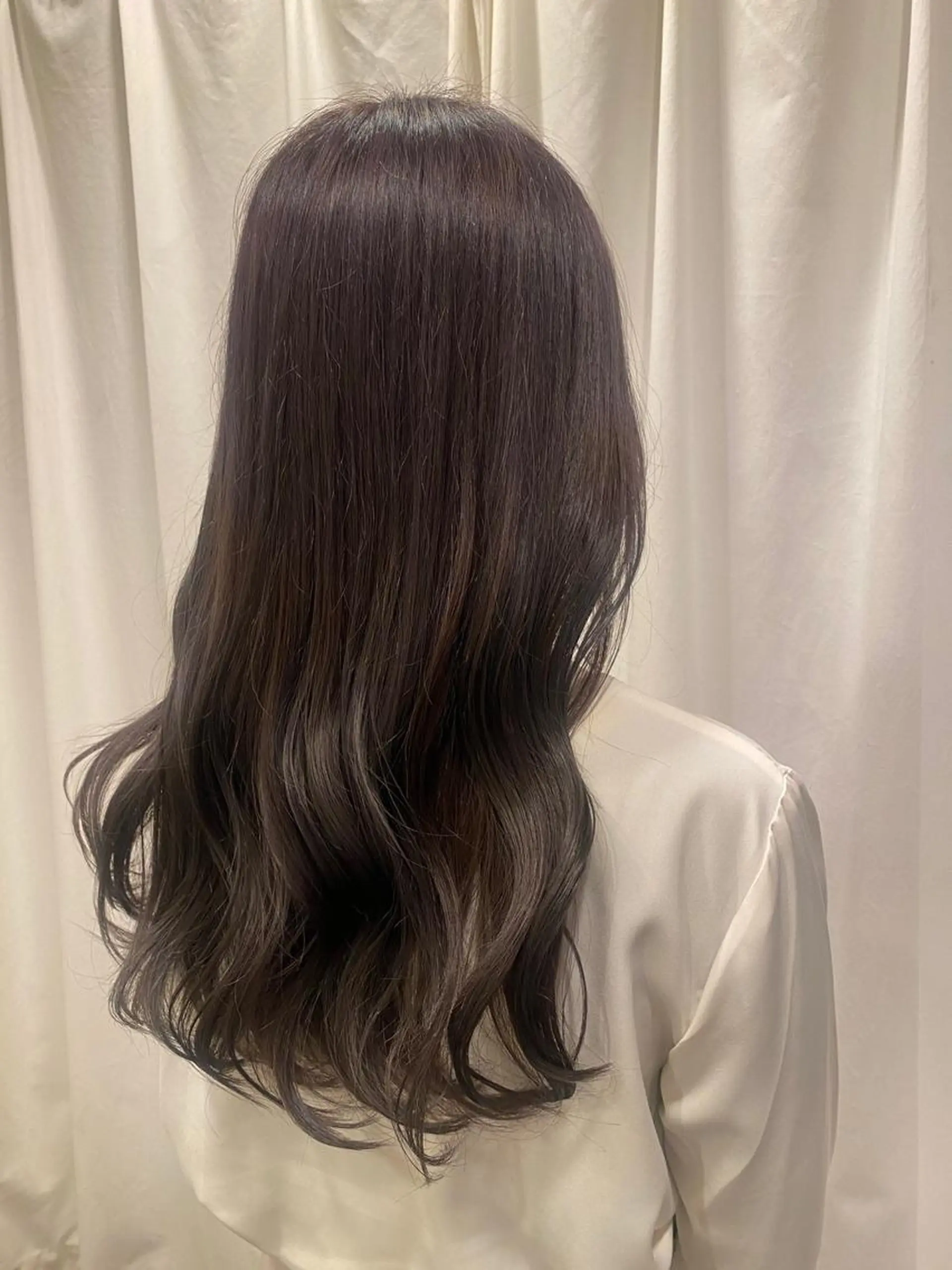 ロング アッシュ 石野 友唯のヘアスタイル