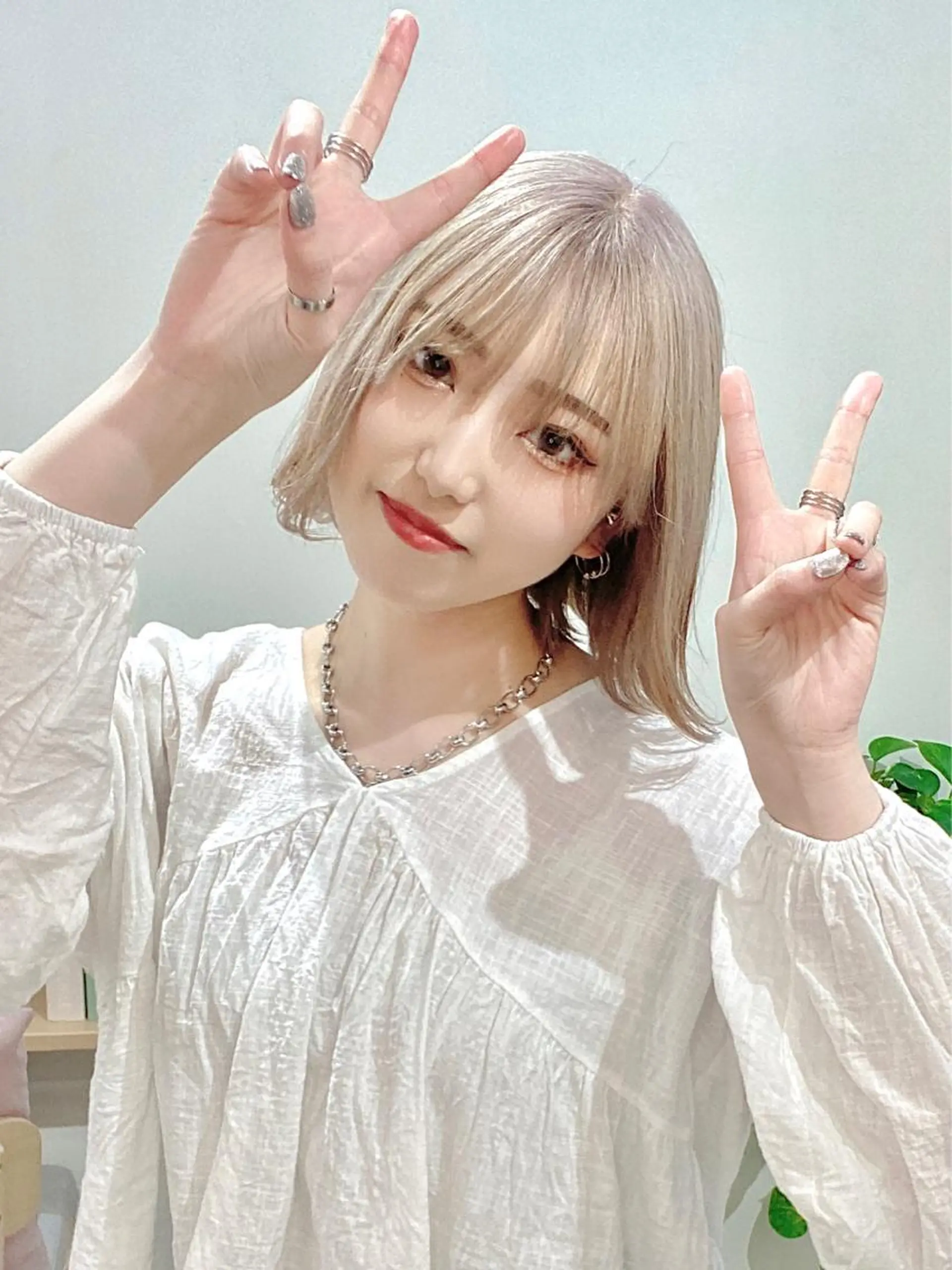 セミロング カラー ベージュカラー ホワイトベージュ カット ヘアカラー トリートメント ヘアセット 💘カラー特化美容師 尾崎拓己のヘアスタイル