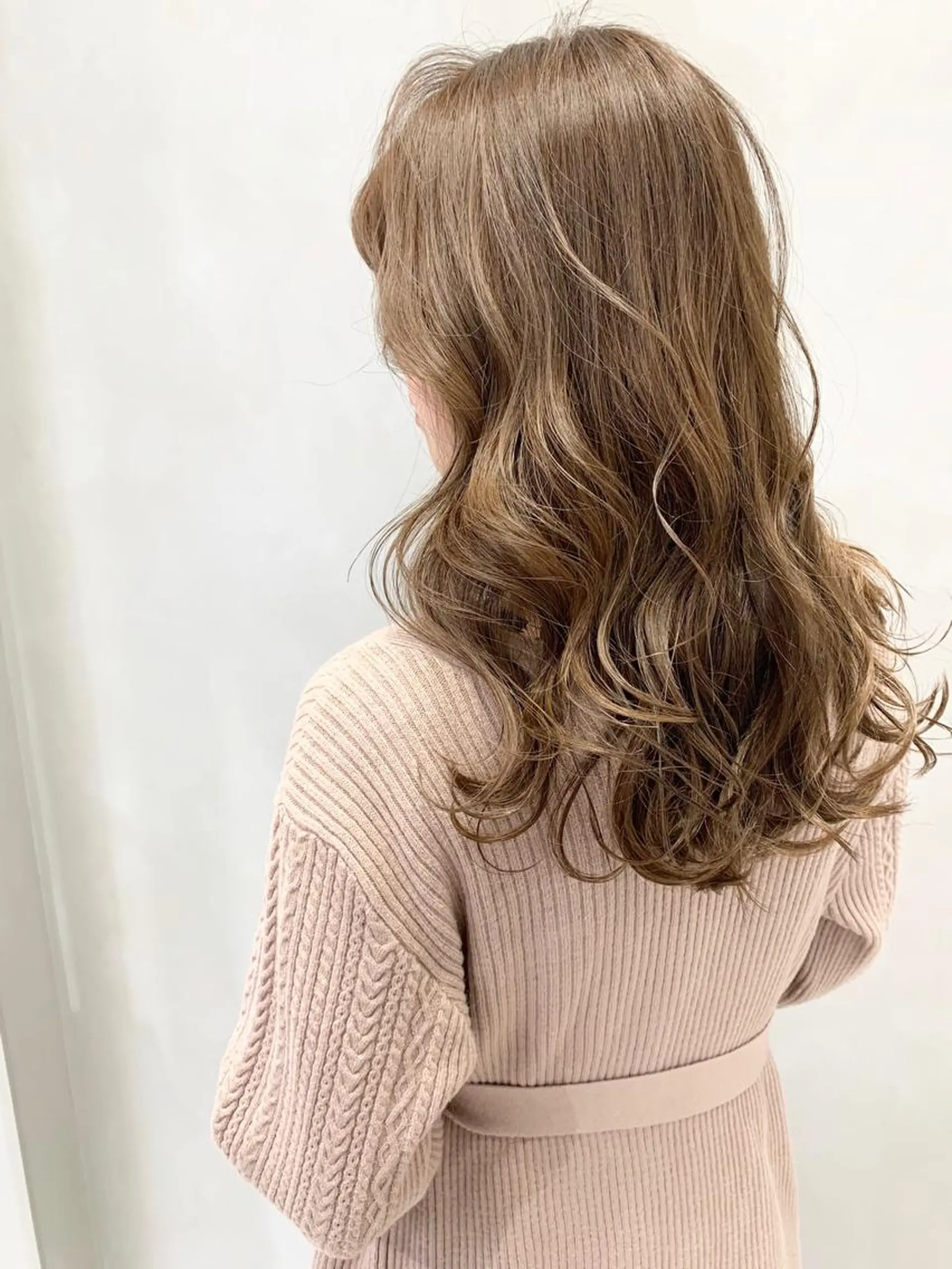 ロング カラー ベージュカラー ブリーチ 透明感カラー ハイライトカラー ハイライト ヘアカラー 💈平島 拓也💈のヘアスタイル