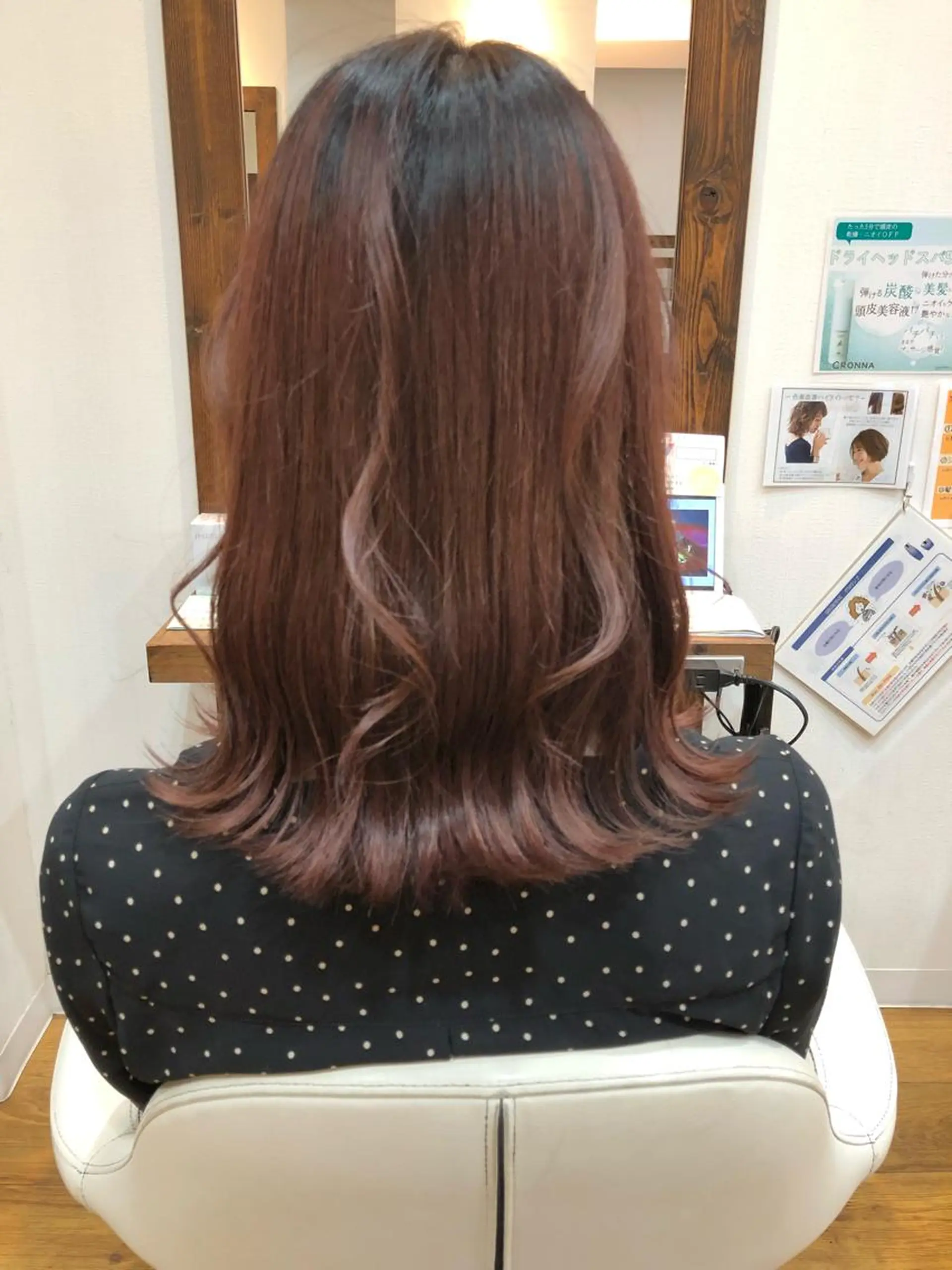 ミディアム 🌈ハイトーン/ ワタル🌈のヘアスタイル