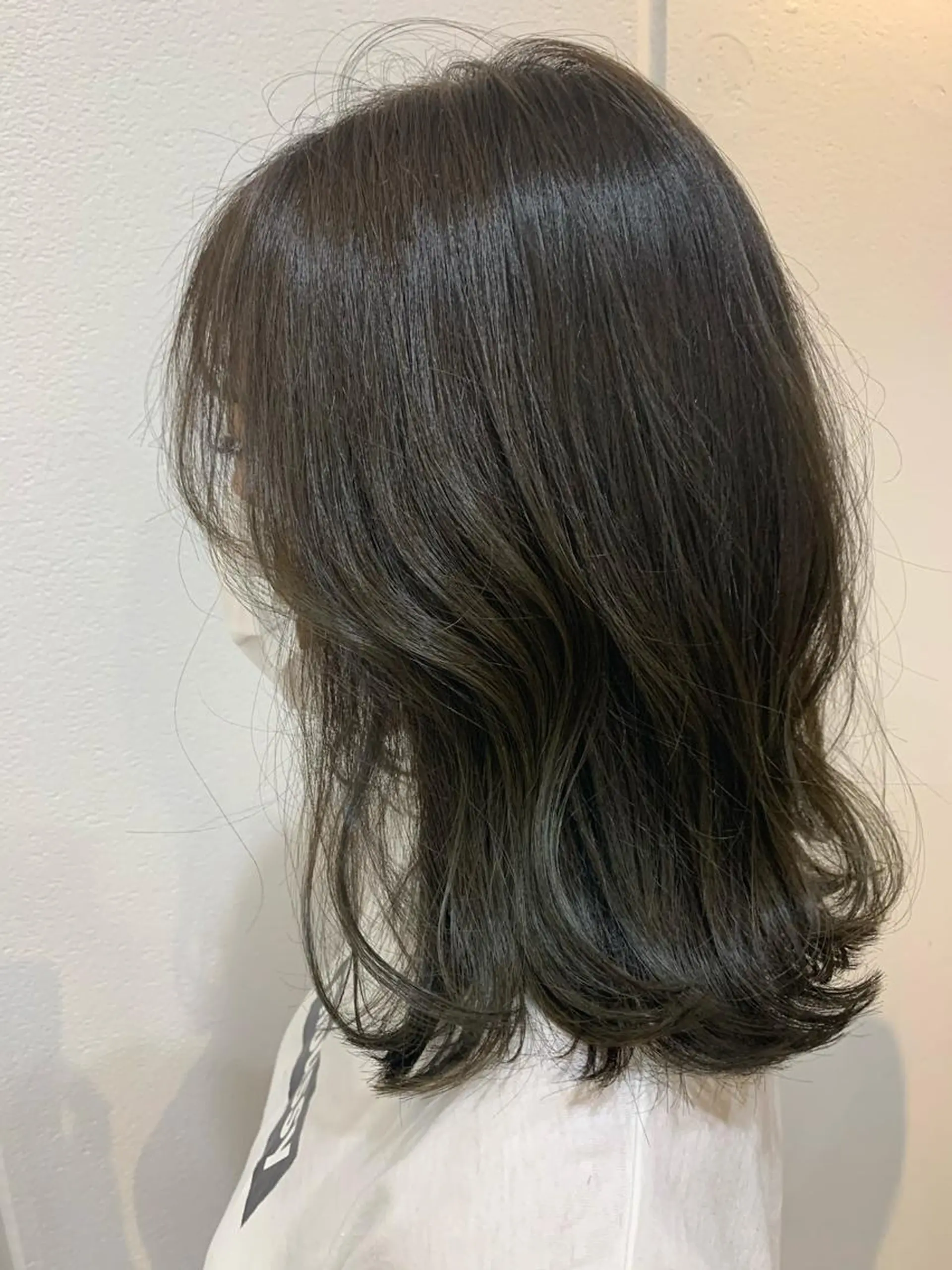 ミディアム カラー グレージュ オリーブグレージュ オリーブグレー Lolonois梅田 /Okazaki:)のヘアスタイル