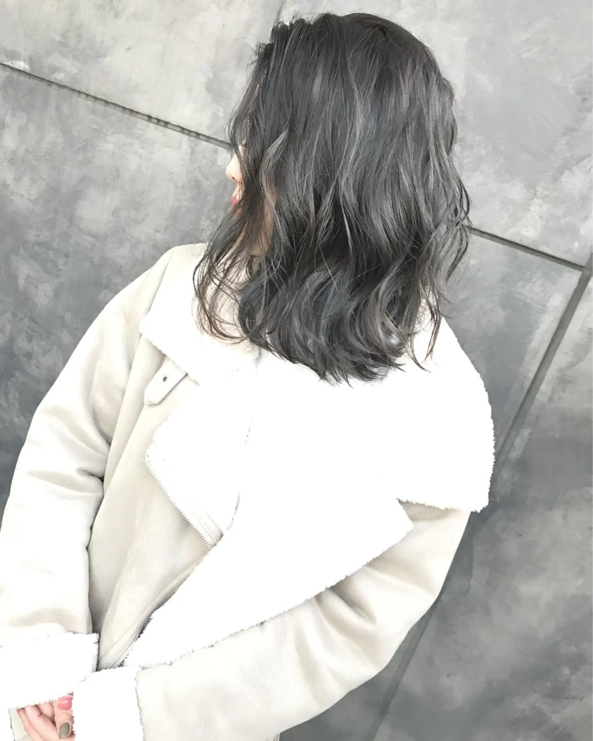 ミディアム カラー ハイライトカラー 3Dハイライト ハイライト TOMOYAレイヤー ブリーチ縮毛矯正のヘアスタイル