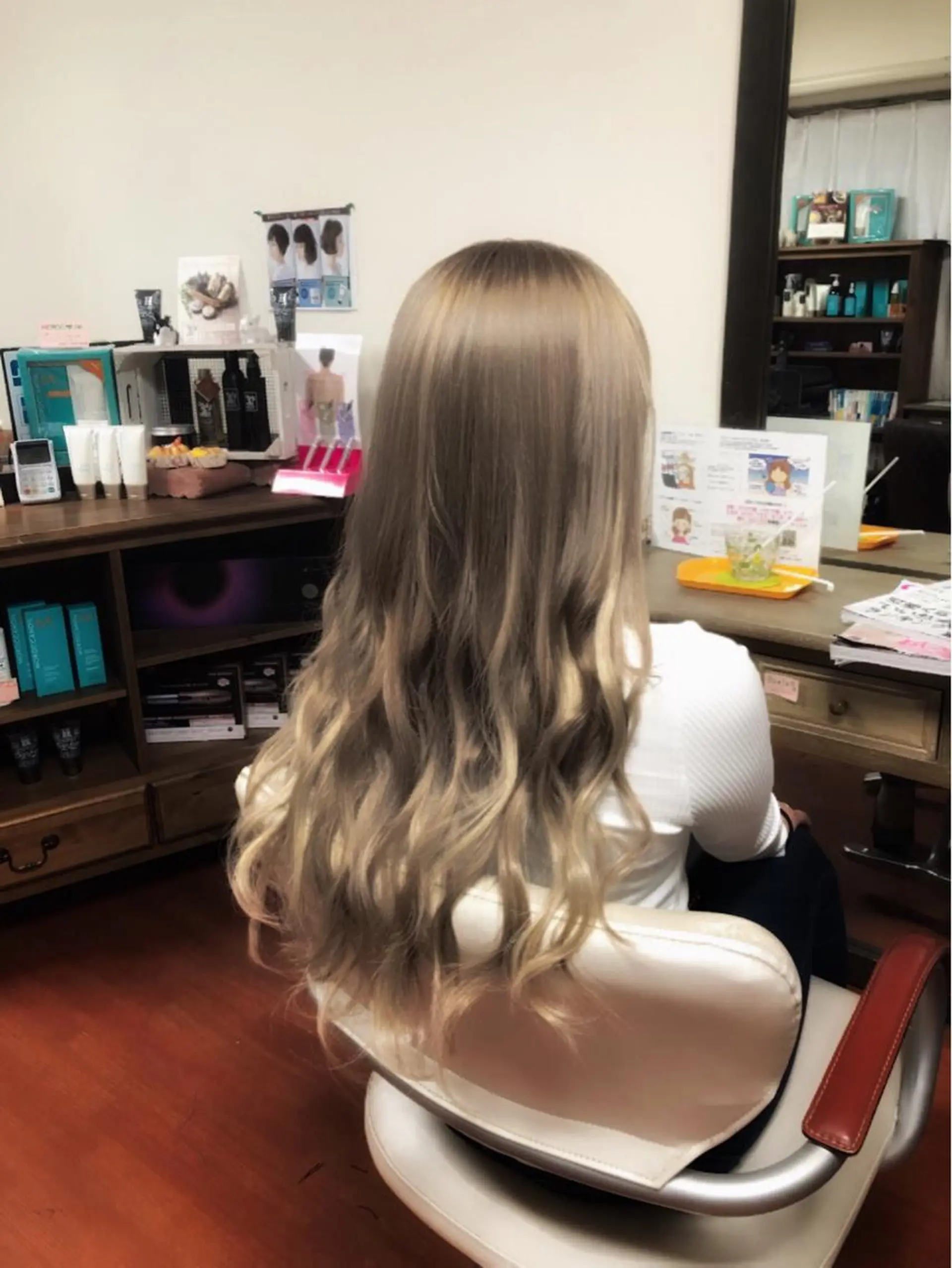 ロング カラー ブリーチ ダブルカラー グレージュ エクステ 是枝 さくらのヘアスタイル