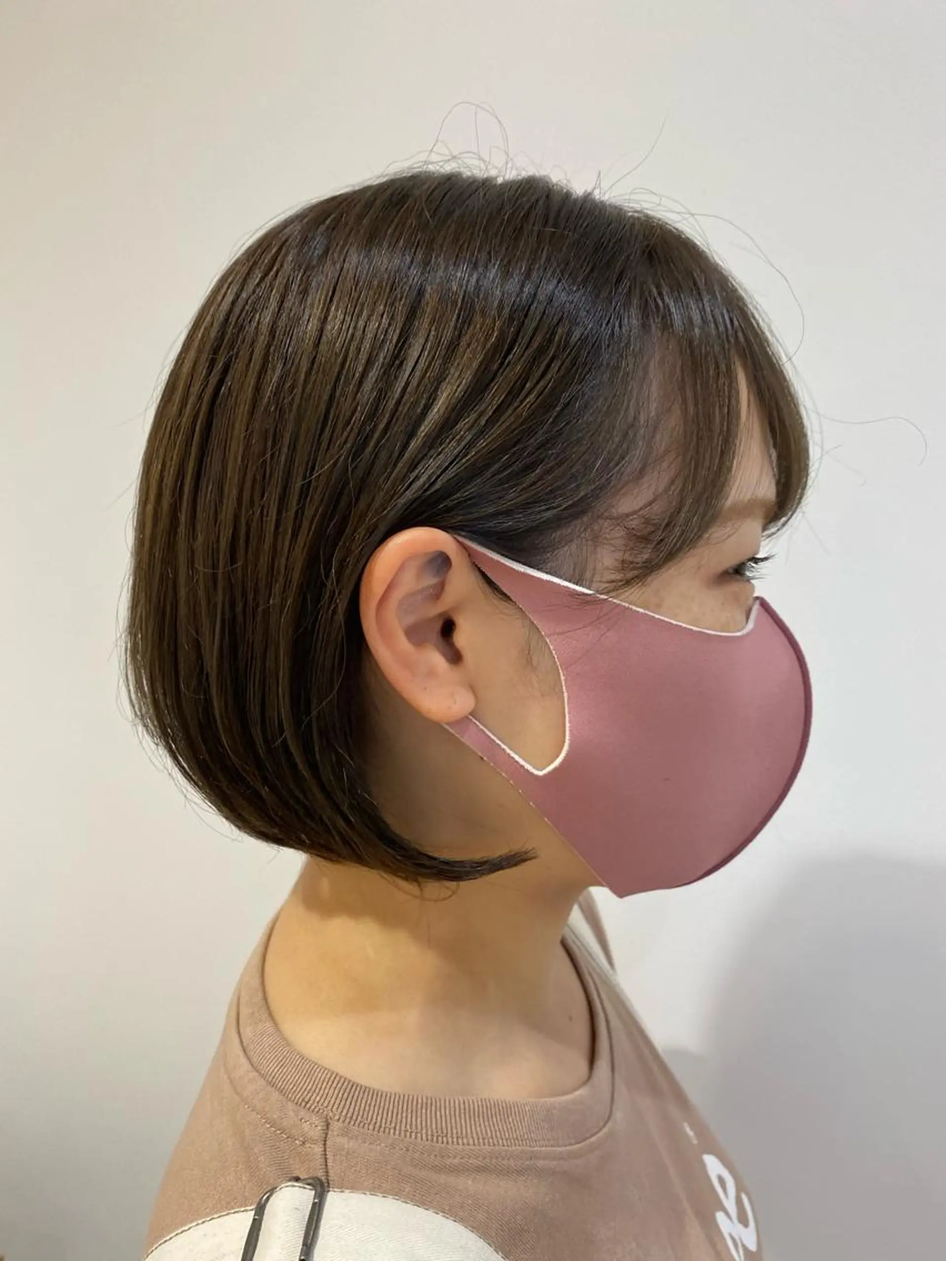 ショート カラー ブラウンカラー チョコレートブラウン 小畑 杏実のヘアスタイル