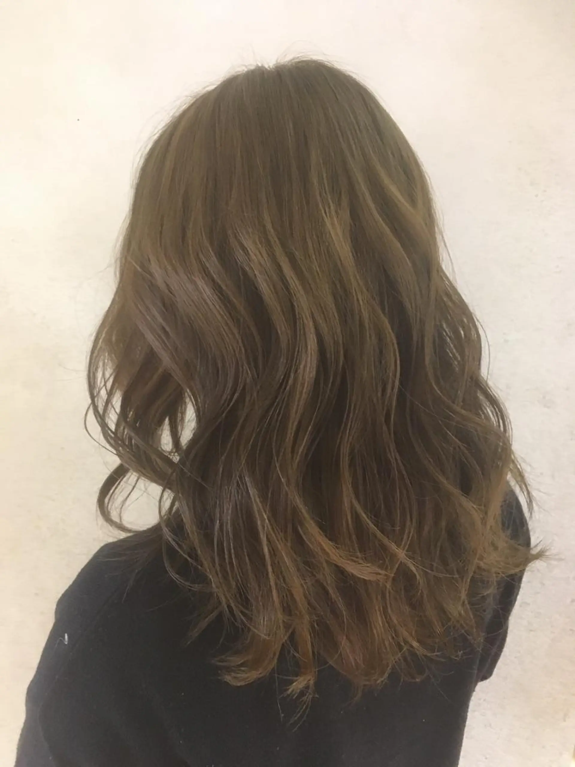 ミディアム カラー ベージュカラー ハイトーンカラー ハイトーンベージュ カット ヘアカラー Homey Kyoto所属・吉村 絢乃のヘアスタイル