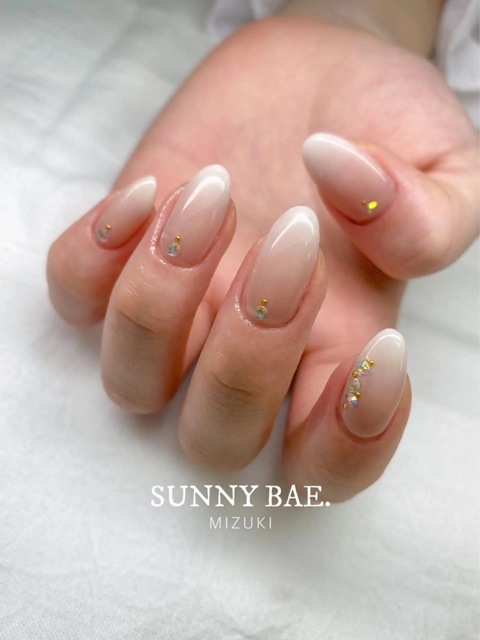 ネイル オーロラネイル グラデーション オフィスネイル シンプルネイル ストーンネイル SUNNY BAE. 🌼MIZUKIのネイルデザイン