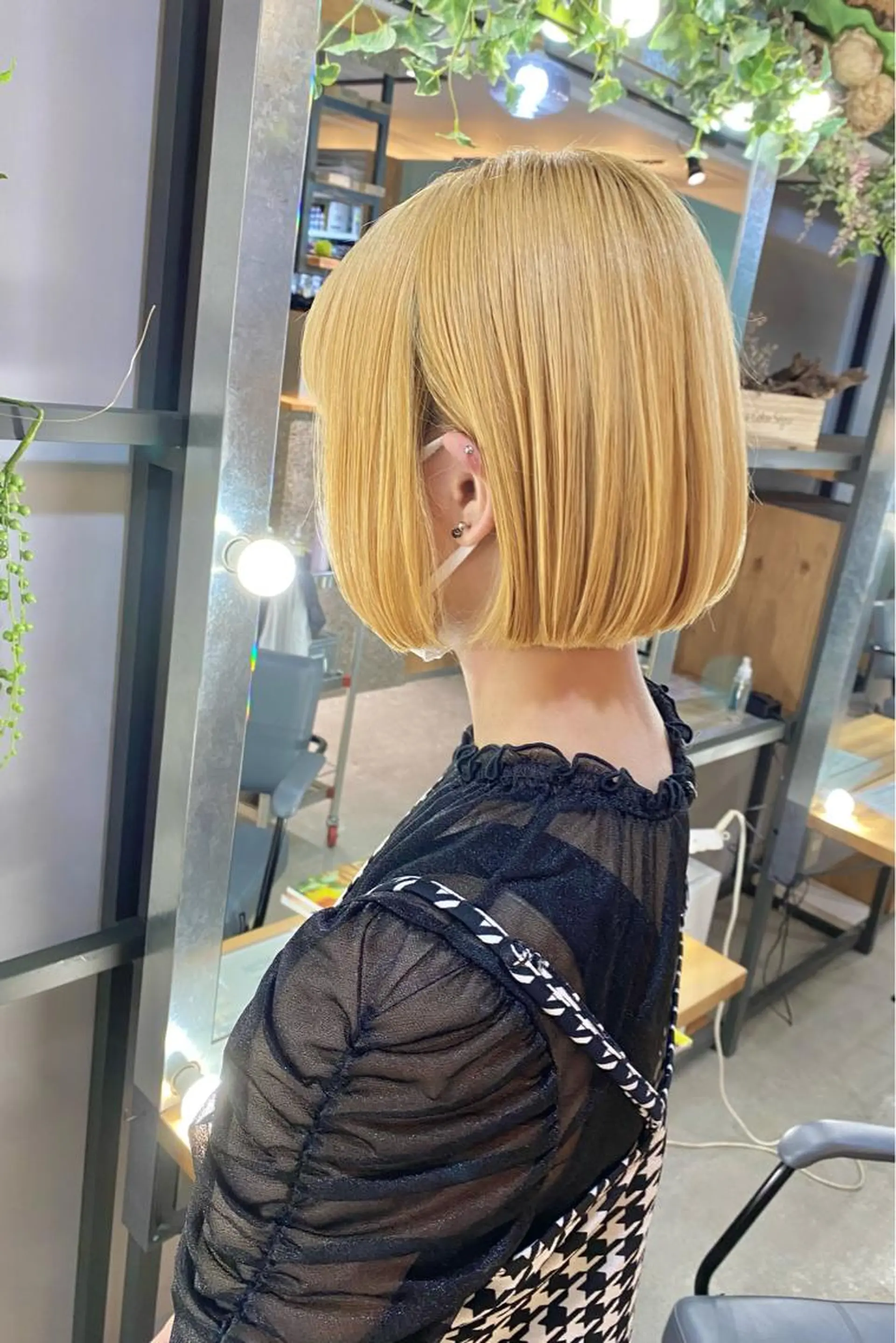 ミディアム 菊地 紗矢のヘアスタイル