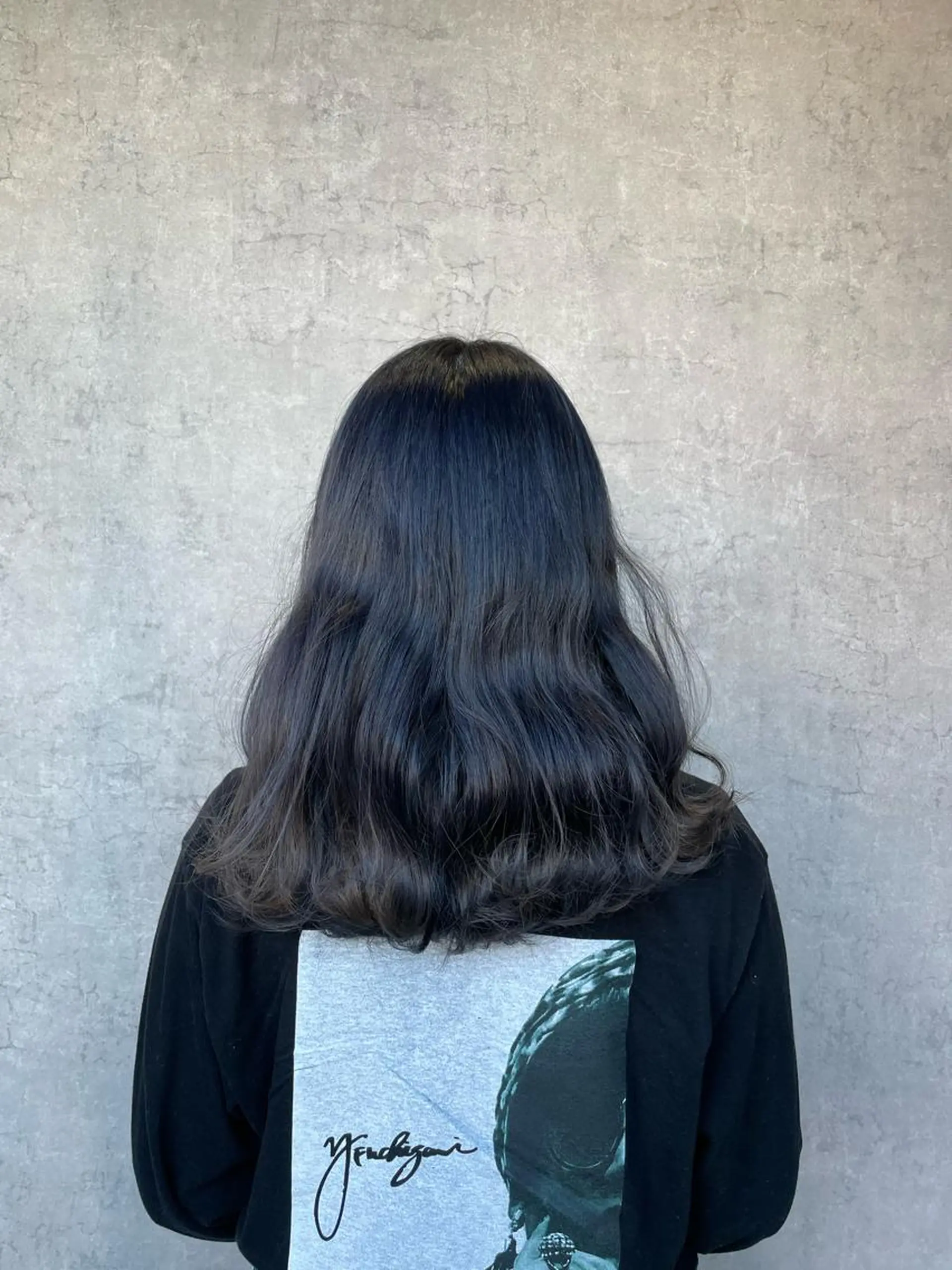 カラー ブリーチ ブルーカラー 透明感カラー ブリーチなしカラー シルバー 丸山 雷世のヘアスタイル
