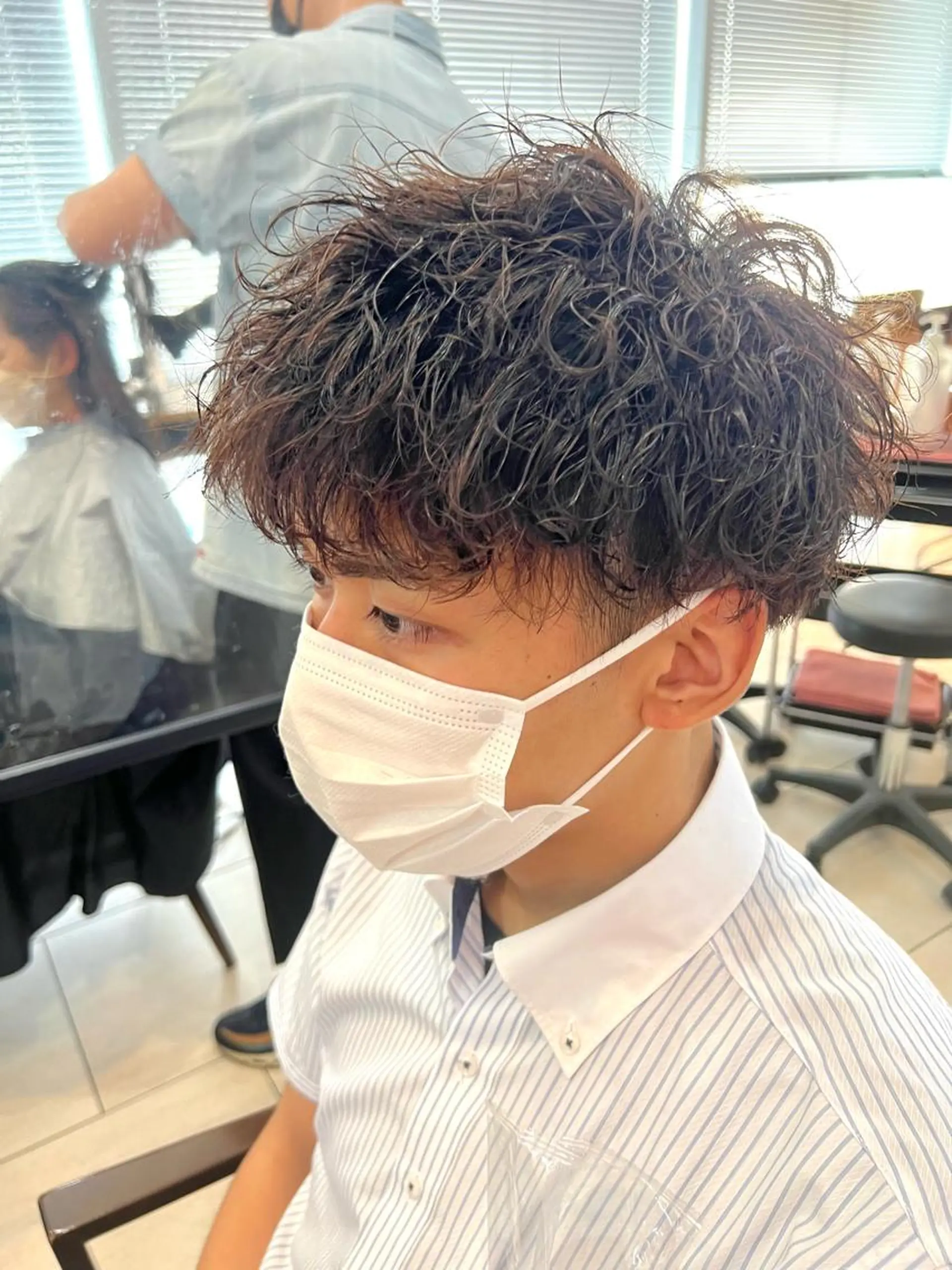 ショート パーマ メンズ 波巻きパーマ カット パーマ メンズカット曲がる 縮毛矯正佐々木タクマのヘアスタイル