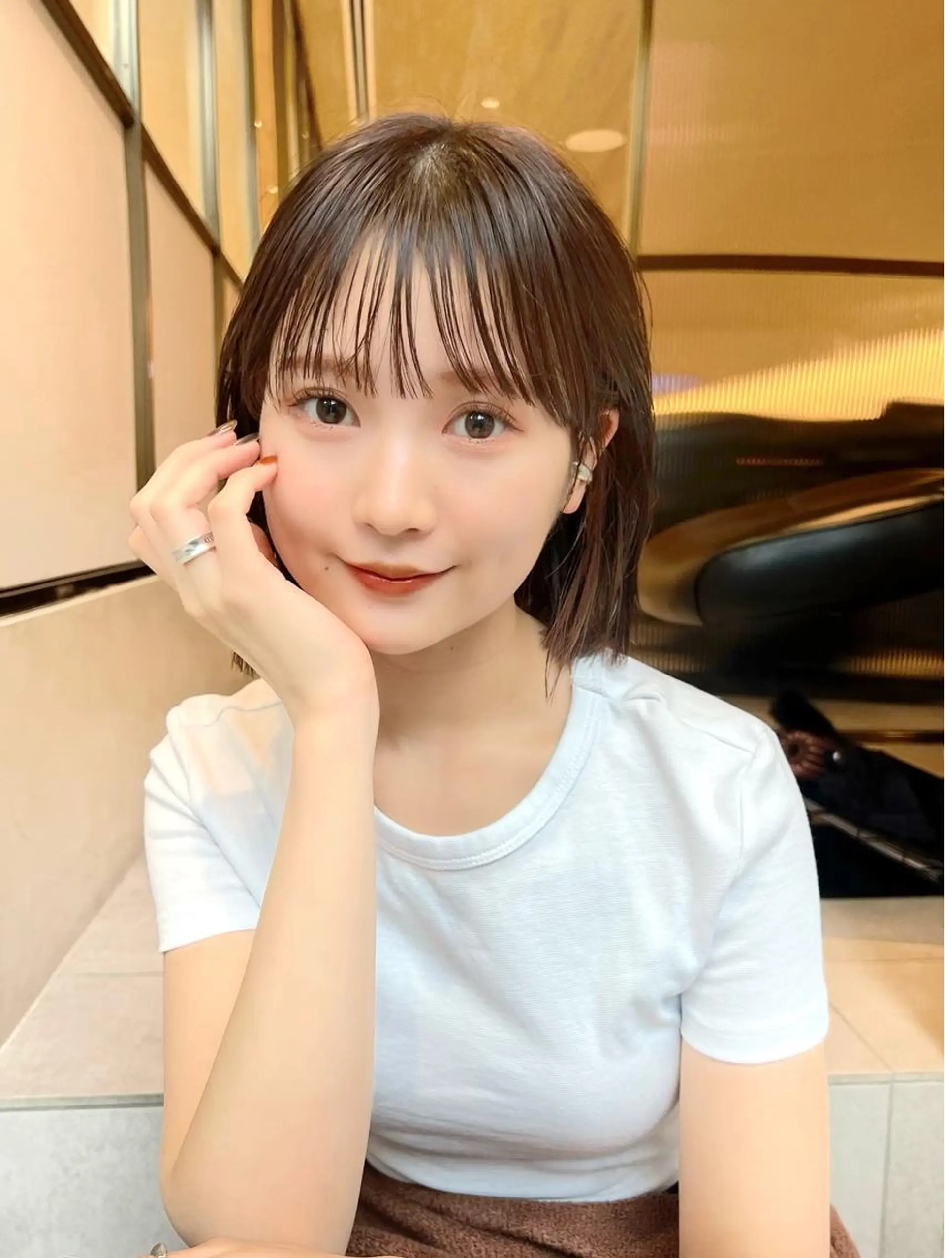 ショート カラー カット ヘアカラー トリートメント ニュアンスレイヤー ハイトーンカラーのヘアスタイル