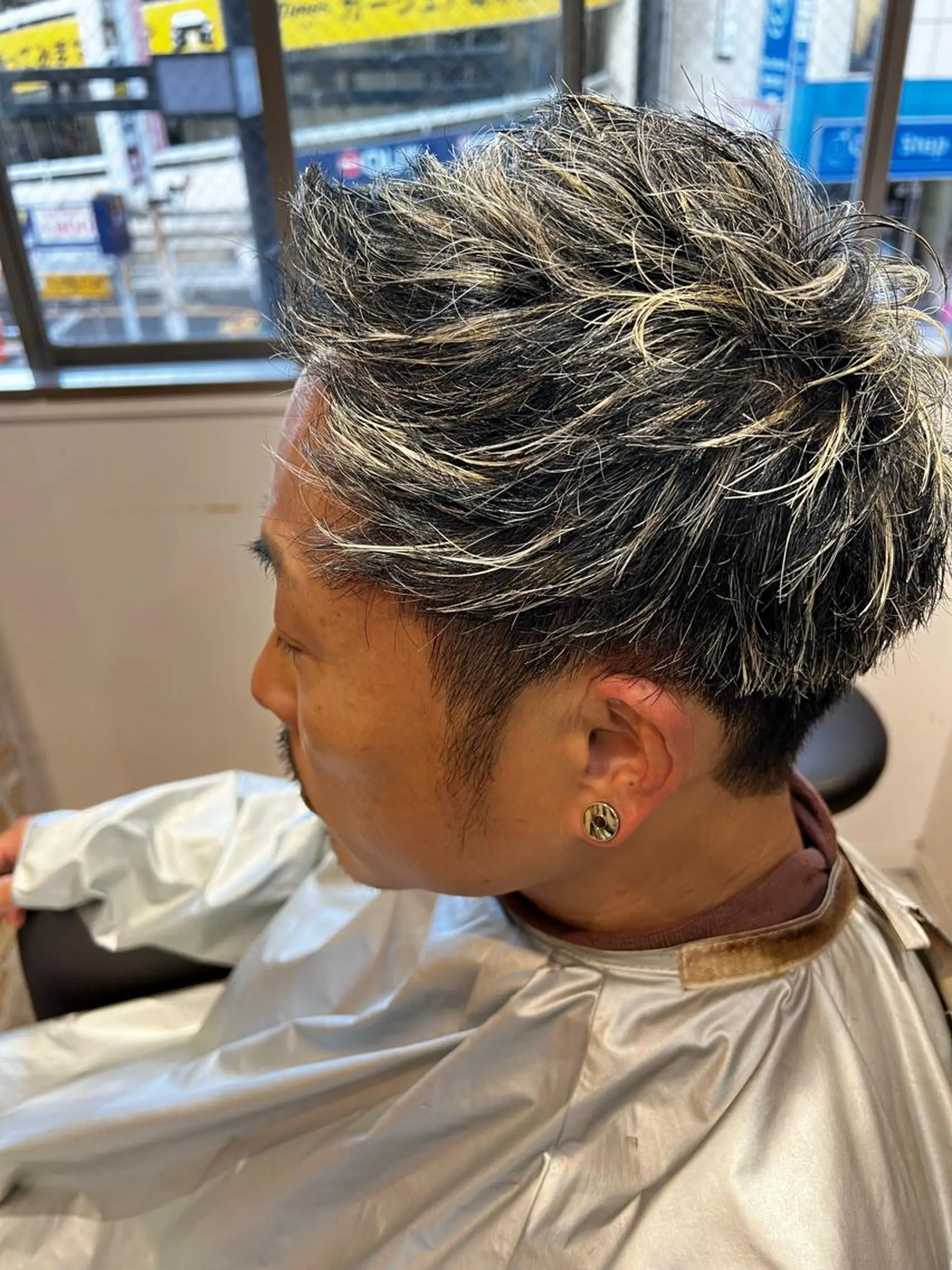 ショート ハイライト モテ髪🌈細矢 森平のヘアスタイル