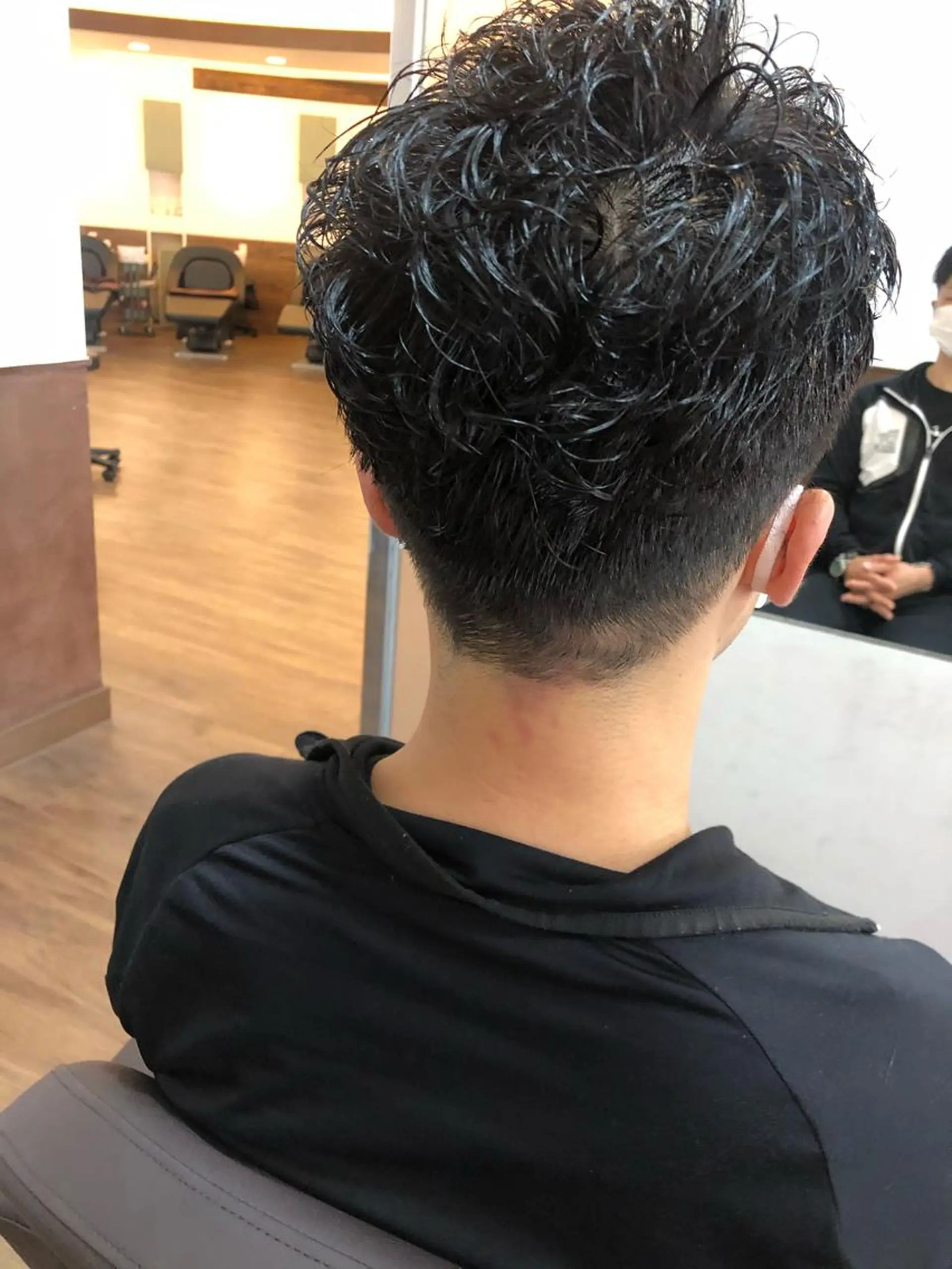 ショート パーマ メンズ 前川 万都里のヘアスタイル