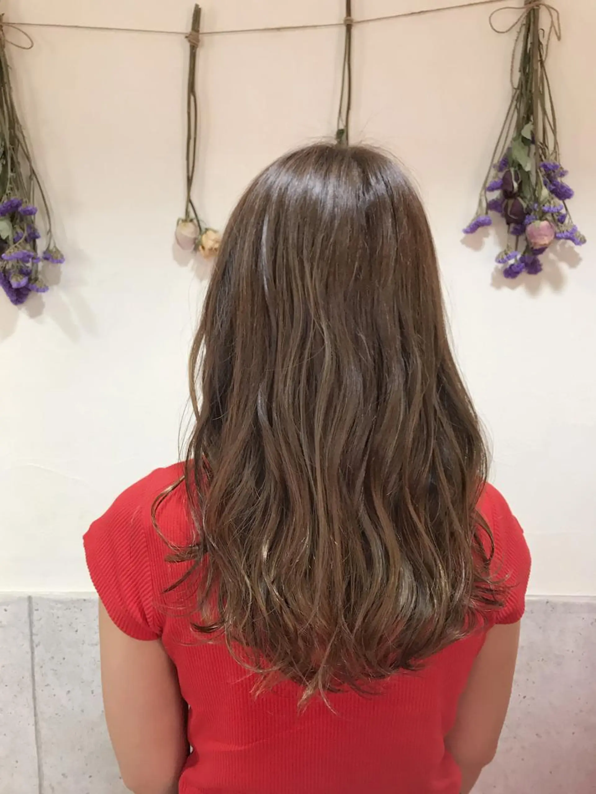 ロング カラー パーマ ベージュカラー ハイライトカラー ハイライト LOST CITY 横浜所属・🪐脱白髪染め 🪐松尾菜々美のヘアスタイル