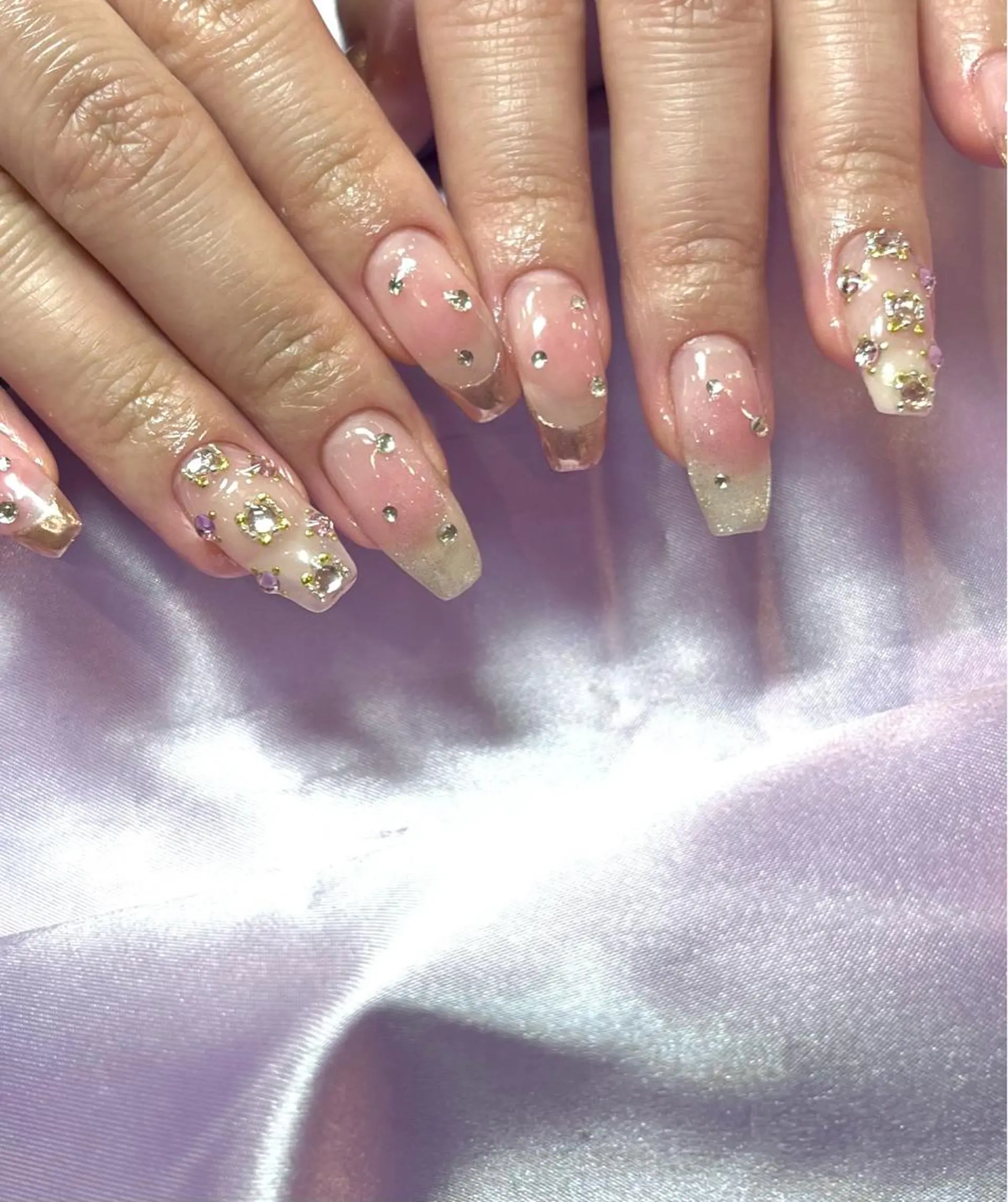ネイル ゴールド ハート キラキラネイル 韓国ネイル ラメ(グリッター) ハンドネイル フットネイル para ☀︎ sol by BECK所属・Para Sol nail　Maoのネイルデザイン