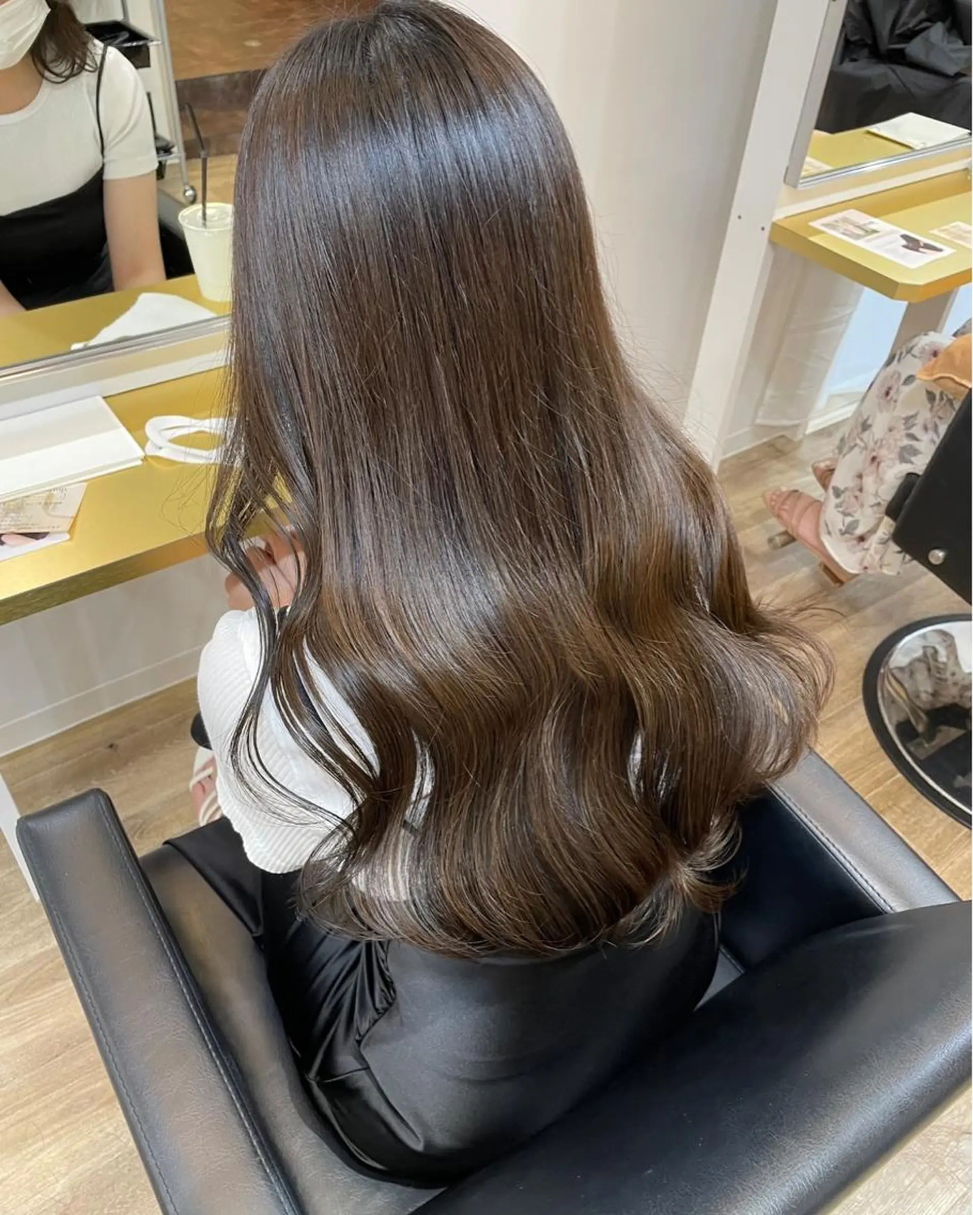ロング カラー ベージュカラー 黒髪 ブリーチ ブルーカラー ブルーブラック ブリーチなしカラー 特化　　kaiのヘアスタイル
