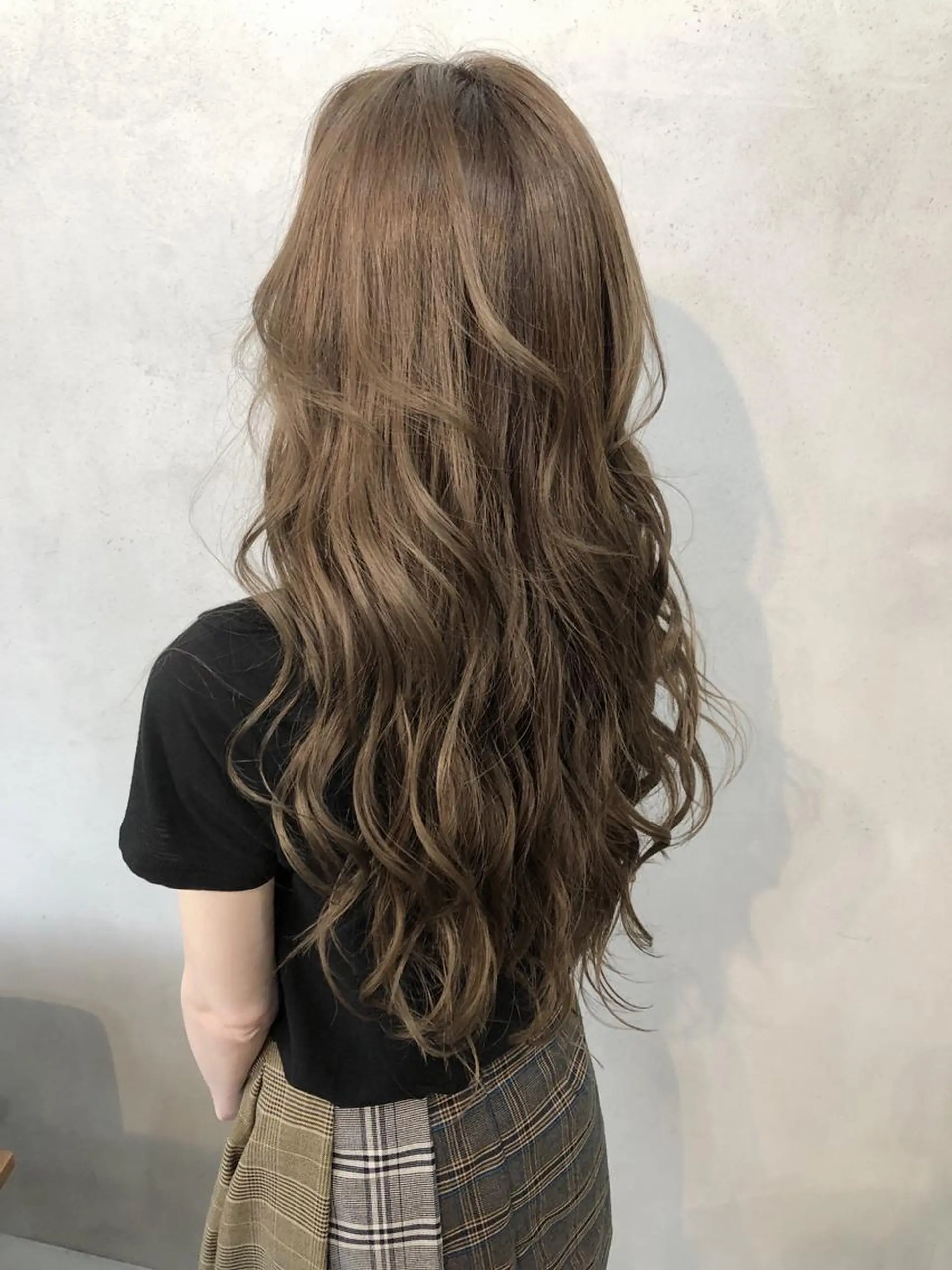 ロング カラー ヘアアレンジ アッシュ ベージュカラー グレージュ universe tokyoのヘアスタイル