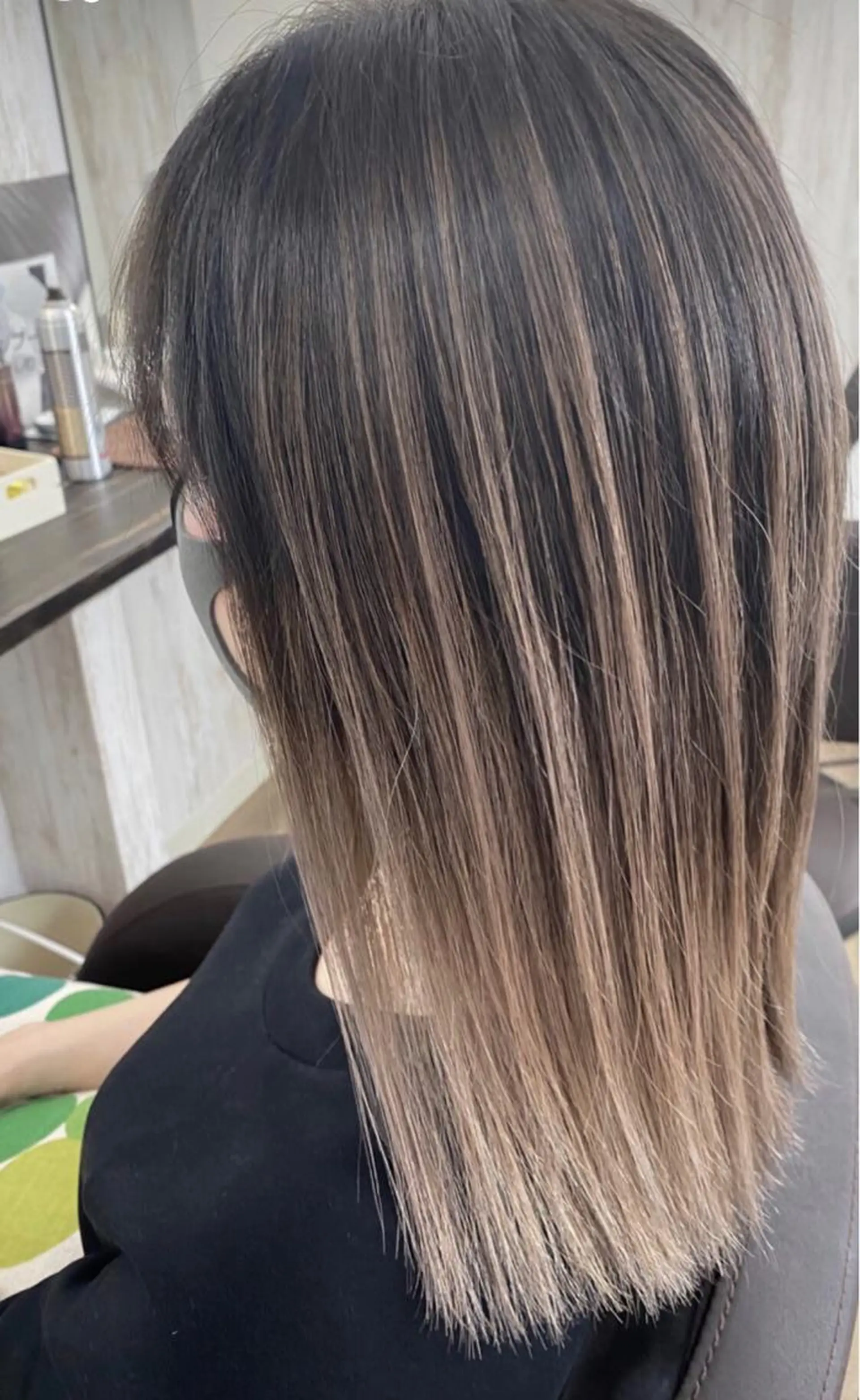 セミロング カラー バレイヤージュ レイヤーカット プライベートサロン LyoN/RYOTAのヘアスタイル