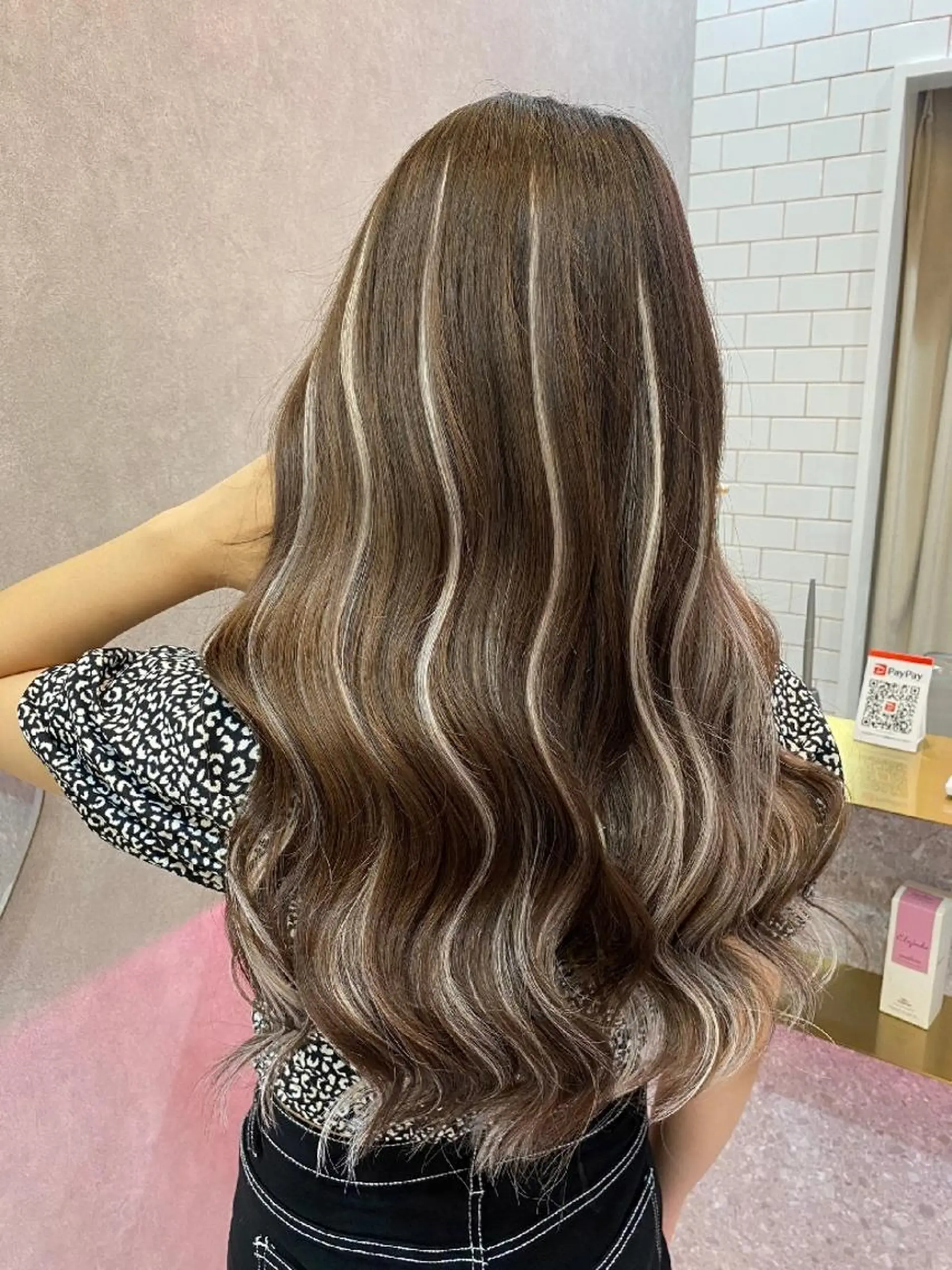 セミロング ハイライト ロンド　ウル所属・レイヤー/縮毛矯正⭐ 特化美容師のヘアスタイル